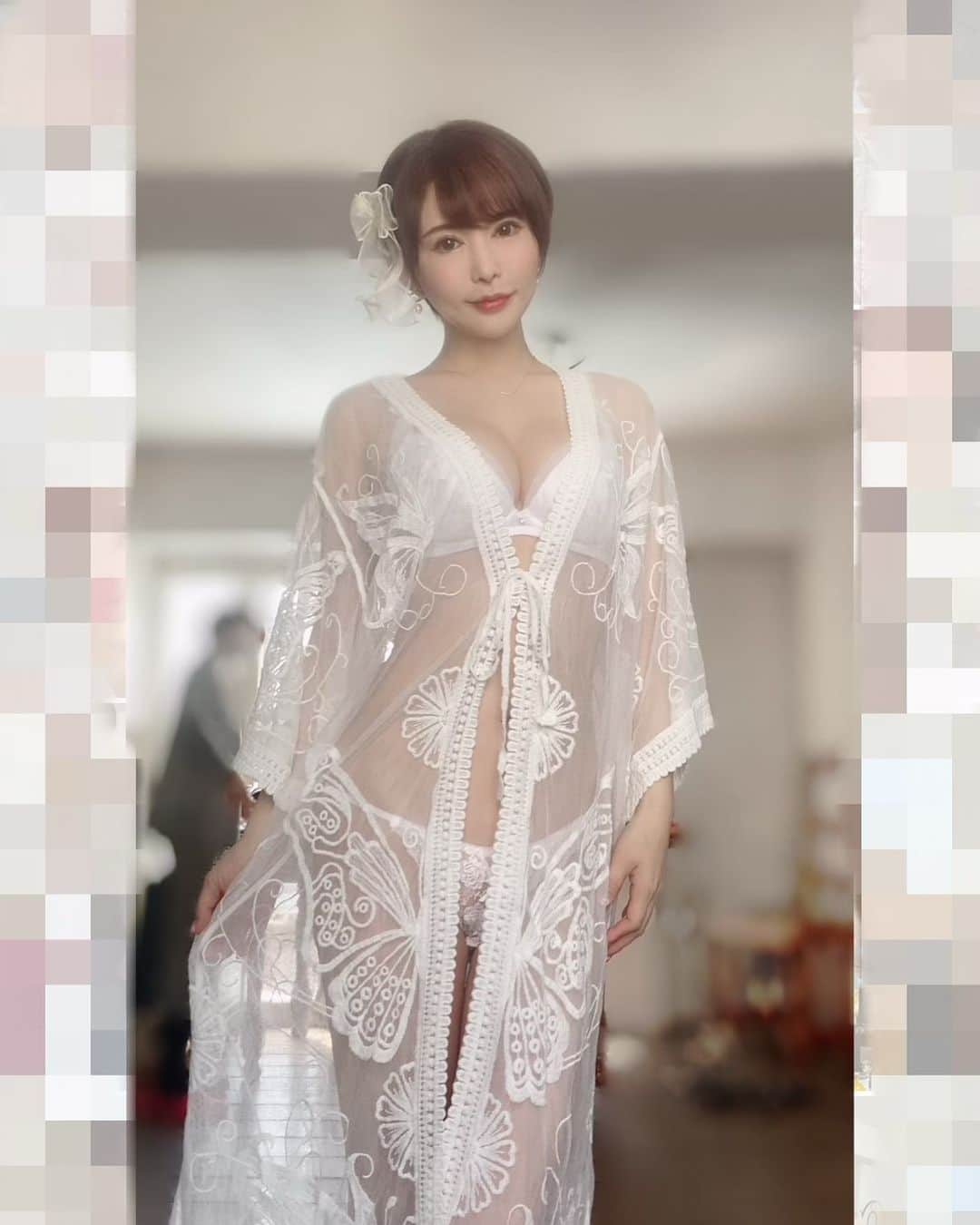 里美ゆりあのインスタグラム：「おはよう☀  #goodmorning  #真っ白 #white  #sexy #撮影 #movie  #里美ゆりあ」