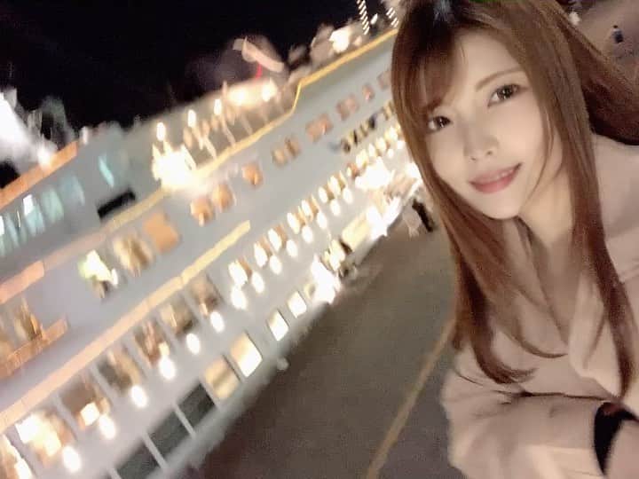 新村あかりのインスタグラム：「撮影でクルージングデートしてきました💓😊  #クルージング #横浜」