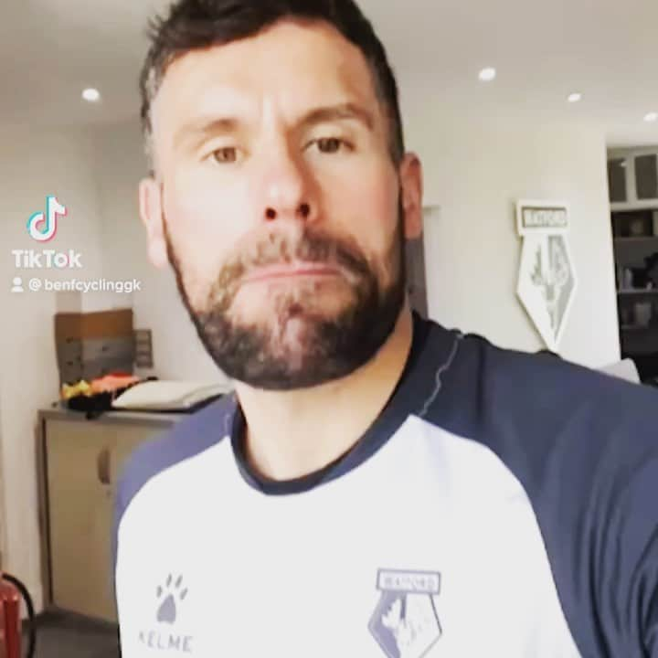 ベン・フォスターのインスタグラム：「He’s got a potty mouth him...... 🚽👄   TheCyclingGK is now on TikTok! 🚴🏽‍♂️🧤   Link in bio NOW!」