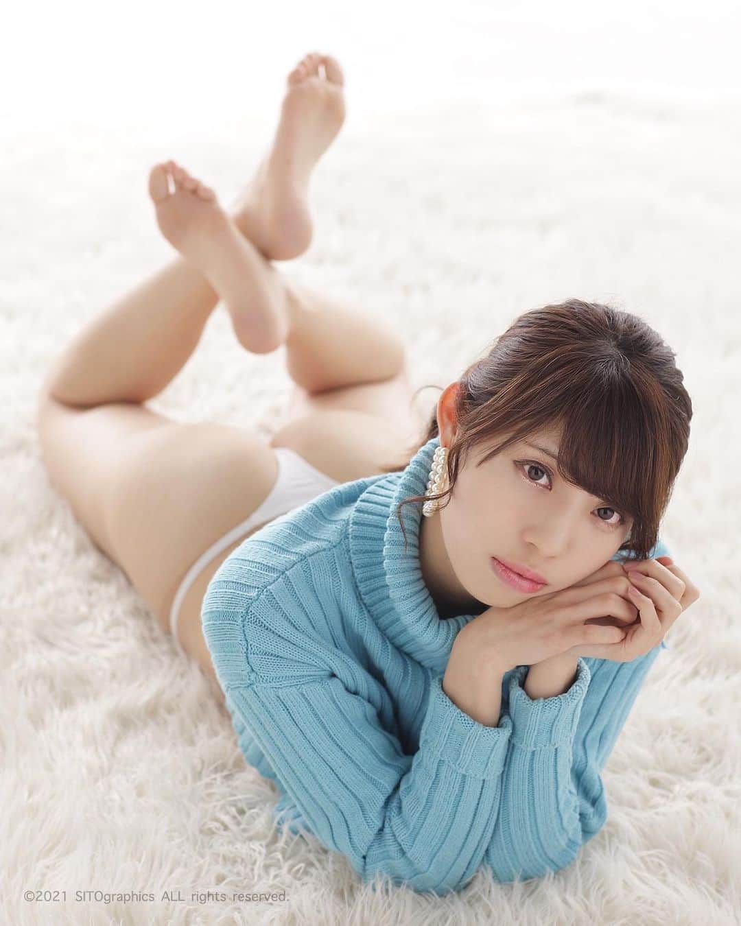 シト山口のインスタグラム：「明日なつさんセミナー開催❣️ シトさんくらいなら撮れるセミナーvol.62  【日時】３月28日（日曜日） 【場所】うちのスタジオ、名古屋市西区の外れ。 エモーション撮影会の下の階です。 【対象】シトさんフォロワー。 【講師】はシトさんです。今回はカメアシです。 【内容】プロのスタジオで大型ストロボを使った本格的な撮影です。 　基本的に個人撮影会と同様ですが、プロがカメアシとして付き添い本格的な撮影を体験します。 予約表 １部＿ 9：00～ 9：45 🚫完売 ２部＿10：15～11：00 🚫完売 ３部＿11：30～ 12：15 お昼＿12：15～ 13：00 ------ ４部＿13：00～13：45  ５部＿14：15～15：00 🚫完売 ６部＿15：30～16：15  ７部＿16：45～17：30  ８部＿18：00～18：45  ９部＿19：15～20：00  料金】16,500円 一眼レフカメラレンタルは+2,100円  受付はInstagramメッセージで 受付の際、モデル名と時間を明記ください。複数枠の受け付け歓迎です。 予約受付中です よろしくお願い致します」