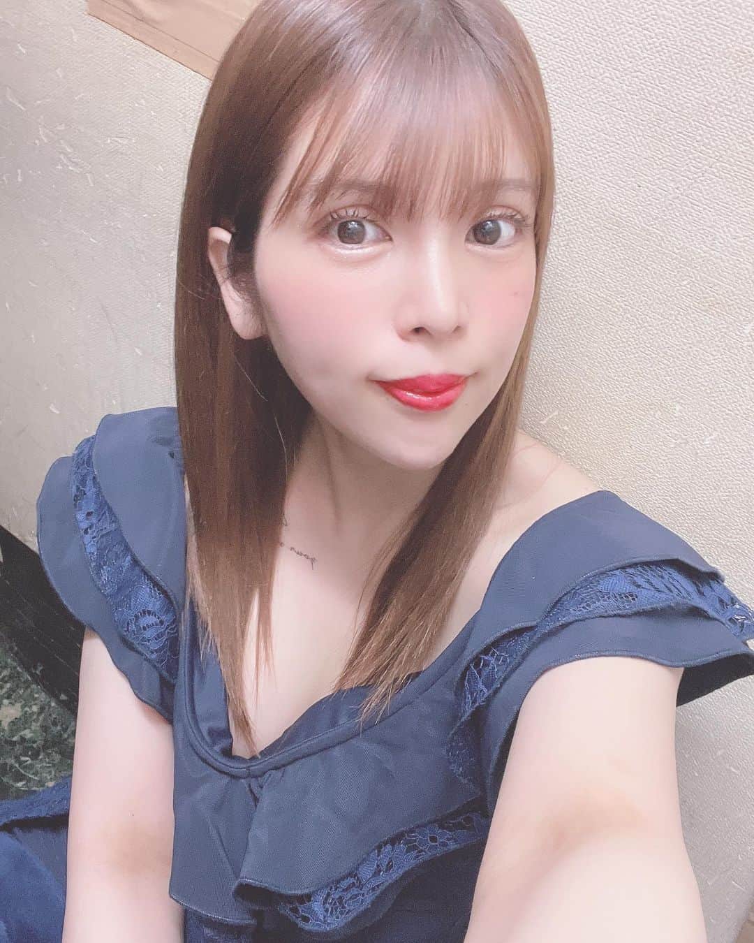 坂口杏里のインスタグラム：「本日Bar Cachette (カシェット) 東京都新宿区歌舞伎町2-11-7  メトロビル4階 営業11:00〜17:00です✨  パイセンと久々BAR出勤！ これからちょこちょこ 出勤してカシェットの方は ５月前を目処に卒業しようと思っています。 皆様ぜひお待ちしています☺️✨」
