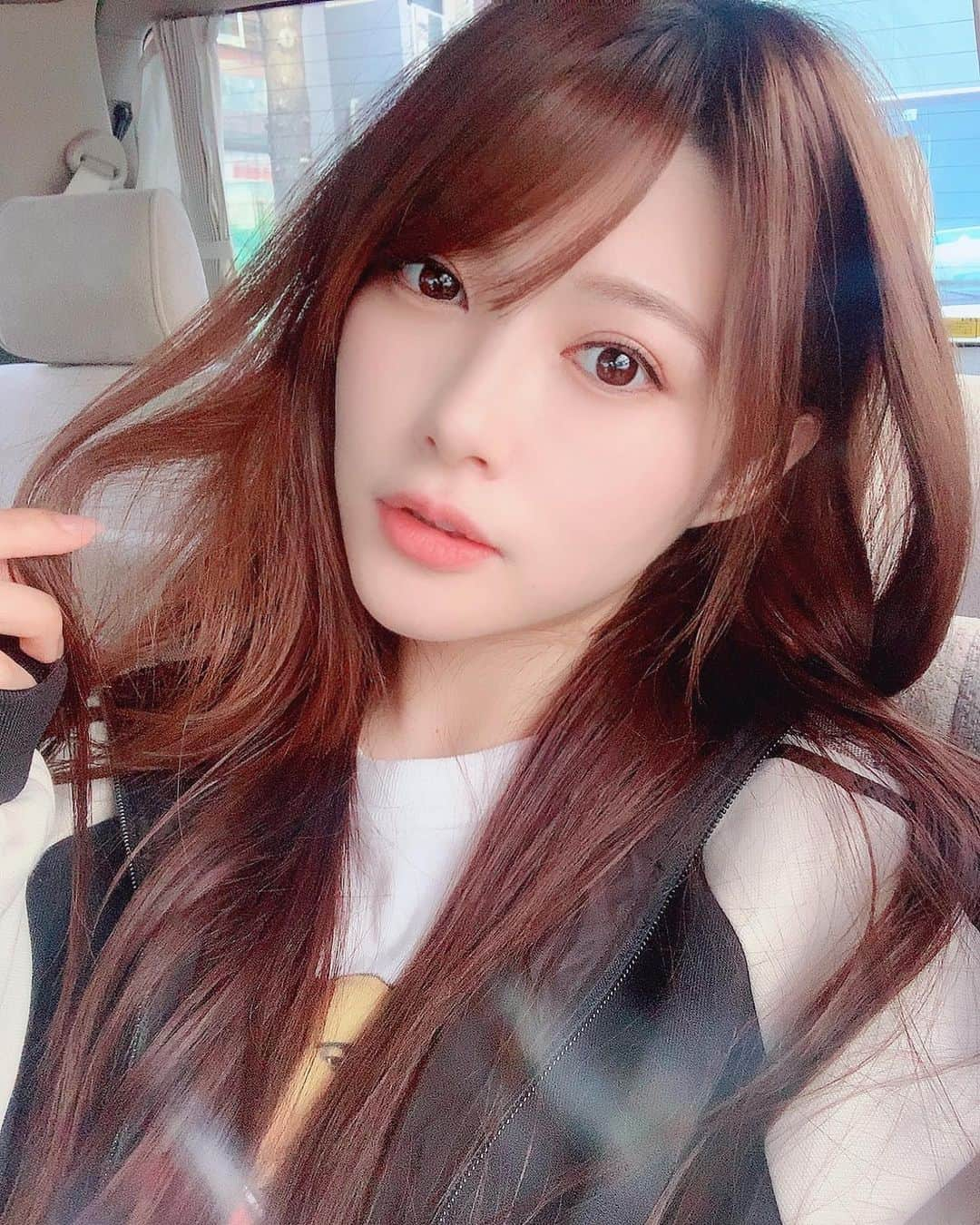 相沢みなみさんのインスタグラム写真 - (相沢みなみInstagram)「おはようでやんす☀️ 移動中にパシャリ🚗💨 . gm! . 早上好！ . #相沢みなみ #gucci #グッチ」3月27日 8時59分 - epoint2016