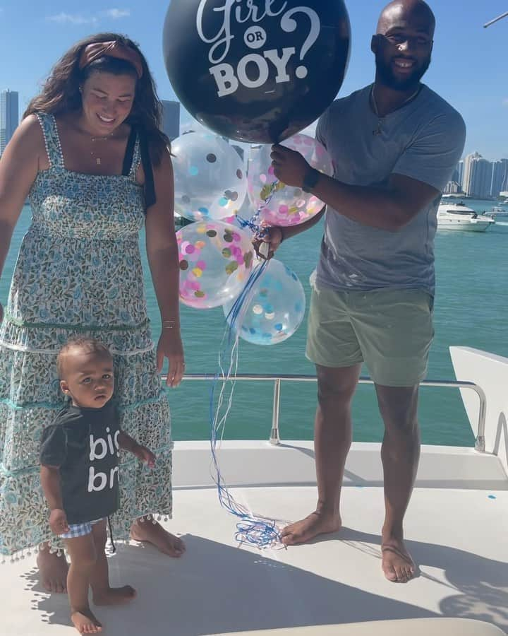 メル・ロハス・ジュニアのインスタグラム：「Baby Rojas #2 it’s a GIRL!!! 🎀 (Crew is not happy that he is getting a sibling) 😅」