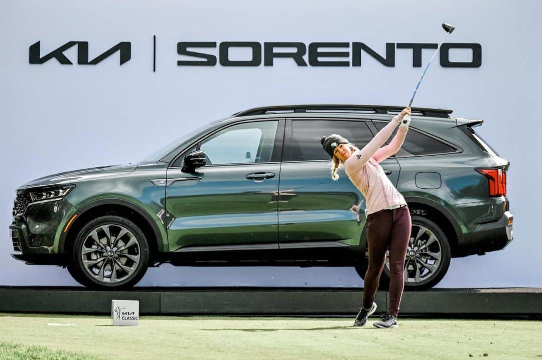 エイミー・オルソンさんのインスタグラム写真 - (エイミー・オルソンInstagram)「And that, folks, is how you drive. Tee shot wasn’t bad either. 🚙💨 #kia #kiasorento #kiaclassic #lpga #lpgatour」3月27日 9時46分 - amyolsongolf