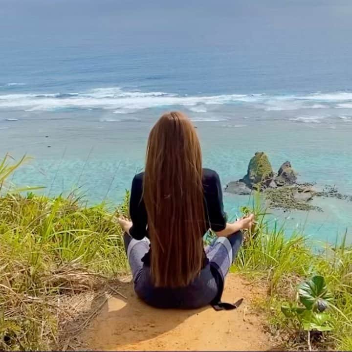 宮崎沙矢加のインスタグラム：「True Nature Meditation🧘‍♀️Mindfulness,Awareness Contemplation,Compassion🌏✨Have an amazing weekend. . . . #yoga #meditation #beach #mindfulness #yogalife #yogateacher #yogainstructor #love #follow #yolo #alo #aloyoga #okinawa #ヨガ　#沖縄　#ヨガインストラクター #沖縄ヨガ」