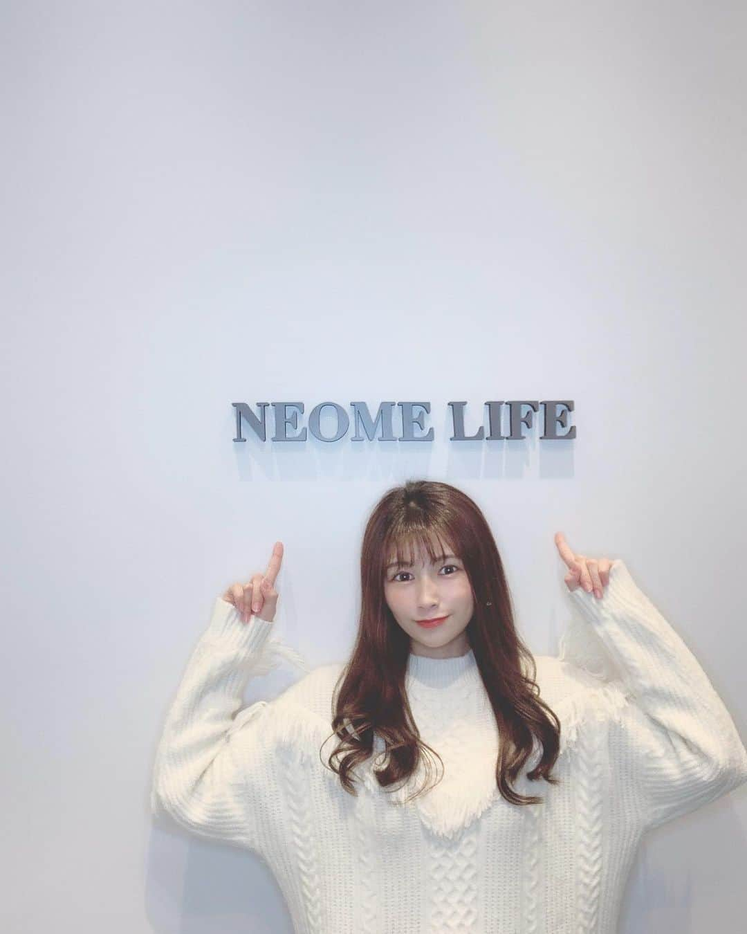 日比野友香さんのインスタグラム写真 - (日比野友香Instagram)「﻿ ﻿ 広尾の睡眠改善サロン『NEOME LIFE』さんに行ってきました🌱﻿ ﻿ ﻿ ﻿ ストレッチ整体+頭蓋骨矯正、たっぷり60分間の施術をして頂いたのですが、﻿ 全身の疲が取れてとてもスッキリしました❕﻿ ﻿ 施術前・後の写真を見比べると 頭の大きさや、手と首の可動域が全然違うし、﻿ 足の角度も変わっていて驚き😳﻿ ﻿ ﻿ これは毎月行きたいっ！！！！！﻿ ﻿ 寝付きも良く、ぐっすり眠れましたよ🛌﻿ ﻿ ﻿ @kyohei_neomelife さん﻿ ありがとうございました☺️🤍﻿ ﻿ ﻿ ﻿ ﻿ ﻿ ﻿ ﻿ ﻿#睡眠改善#睡眠改サロン#睡眠 #睡眠の質  #neomelife #ネオミーライフ #ストレッチ#美容整体 #整体サロン #整体 #美容#メンテナンス #美意識 #美意識向上  #広尾 #東京 #広尾サロン  #骨盤矯正 #骨盤矯正ストレッチ  #頭蓋骨矯正 #小顔矯正 #小顔 #肩甲骨 #肩こり#ダイエット#姿勢改善  #軟体#リフトアップ#脳洗浄#ビューティー」3月27日 19時42分 - tomokahibino