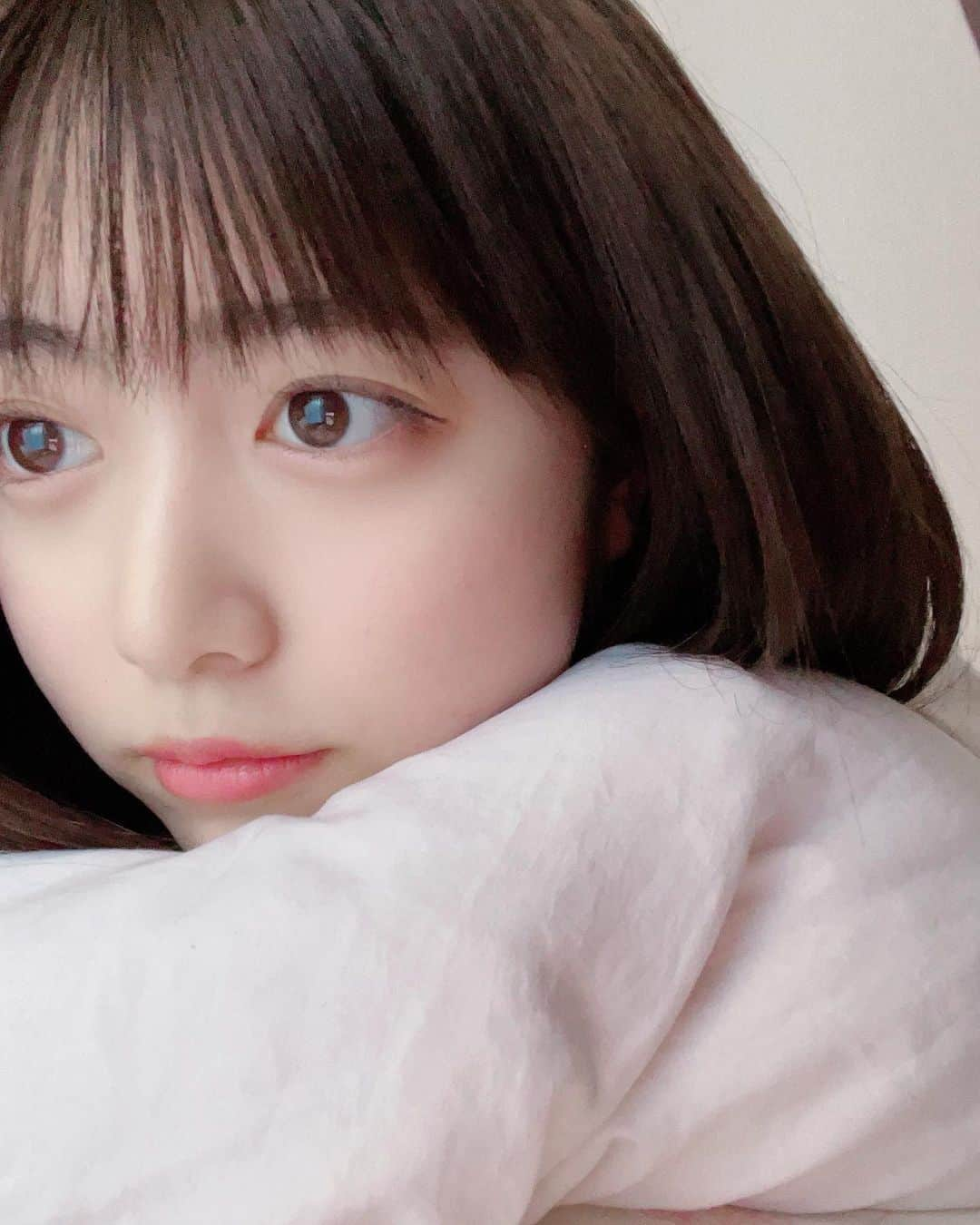 吉田莉桜さんのインスタグラム写真 - (吉田莉桜Instagram)「髪型がボブみたい😂🤍 あー、バッサリ切りたくなってしまう😵 ・ ・ ・ #ロングヘア #です #現在進行形 #写真 #ボブ #みたい #バッサリ切りたくなってきた #が切りません。」3月27日 19時50分 - yoshida_rio_official