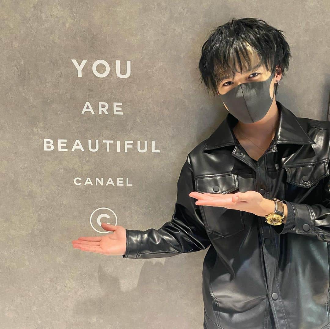 のインスタグラム：「夏に向けて、やり始めた . . . 超・全身脱毛コースやってきた！ . 痛いの嫌だって思ってたけど ここ全然痛くなかった🥲🥲🥲 .  通常初回5000円なんですが 僕のストーリーとか投稿をみてご予約したら 初回 2500円にしてくれるらしいよ！！！！ . 俺効果🤘」