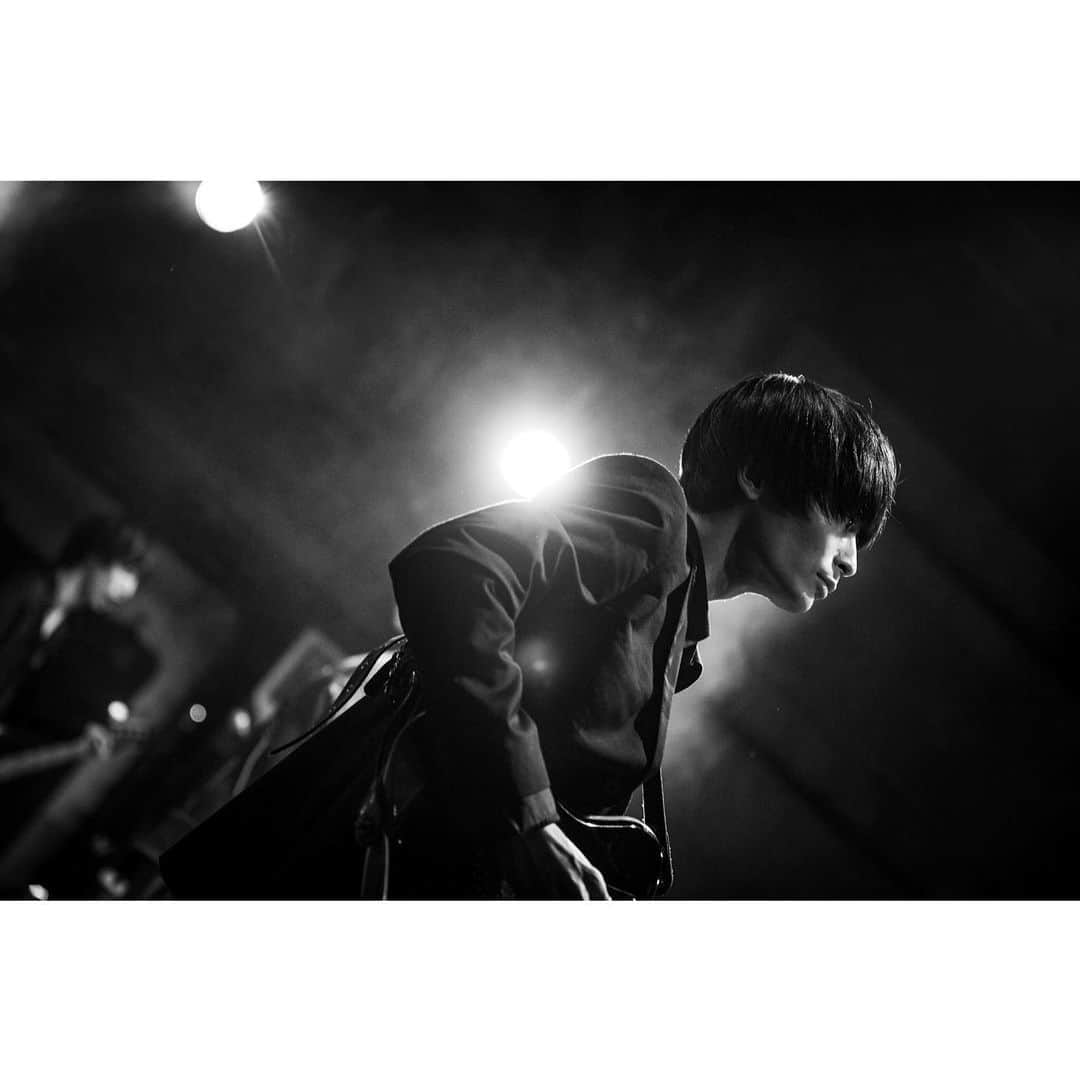 Ken Matsuzakiのインスタグラム：「4/16 渋谷 CHELSEA HOTEL 4/19 大阪 MUSE ありがたいことに出演させていただきます 延期になったライブの方も現在開催時期検討中ですのでもうしばらくお待ちください 久しぶりに楽しい日にしたいですね」