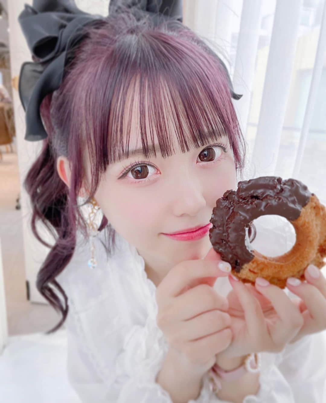 前田渉さんのインスタグラム写真 - (前田渉Instagram)「🎀       わたるマジックのドーナツシリーズ🍩👏🏻✨     鬼に金棒🦯 ならぬ、ももなんにドーナツです🍑🍩      この作品のBefore→After→Arrangeはこちらに💁🏼‍♂️ @wataru_magic       🎀 model:ももなん #わたるマジック #わたるフィルター #cachecache #cachecacheomotesando #cachecacheoil #larme  #美容師 #ラベンダーグレージュ #アレンジ #セルフアレンジ #可愛い #おくれ毛 #カシュカシュオイル #ラベンダーアッシュ #ヘアアレンジ #簡単ヘアアレンジ #ラルム #量産型 #シースルーぱっつん #アイドル #ラストアイドル #シースルーバング #松本ももな #ももなん #ラベンダーピーチュ #ラベンダーカラー #メイク #ラベンダー #ポニーテール #さくピチュ」3月27日 20時24分 - cachetaro