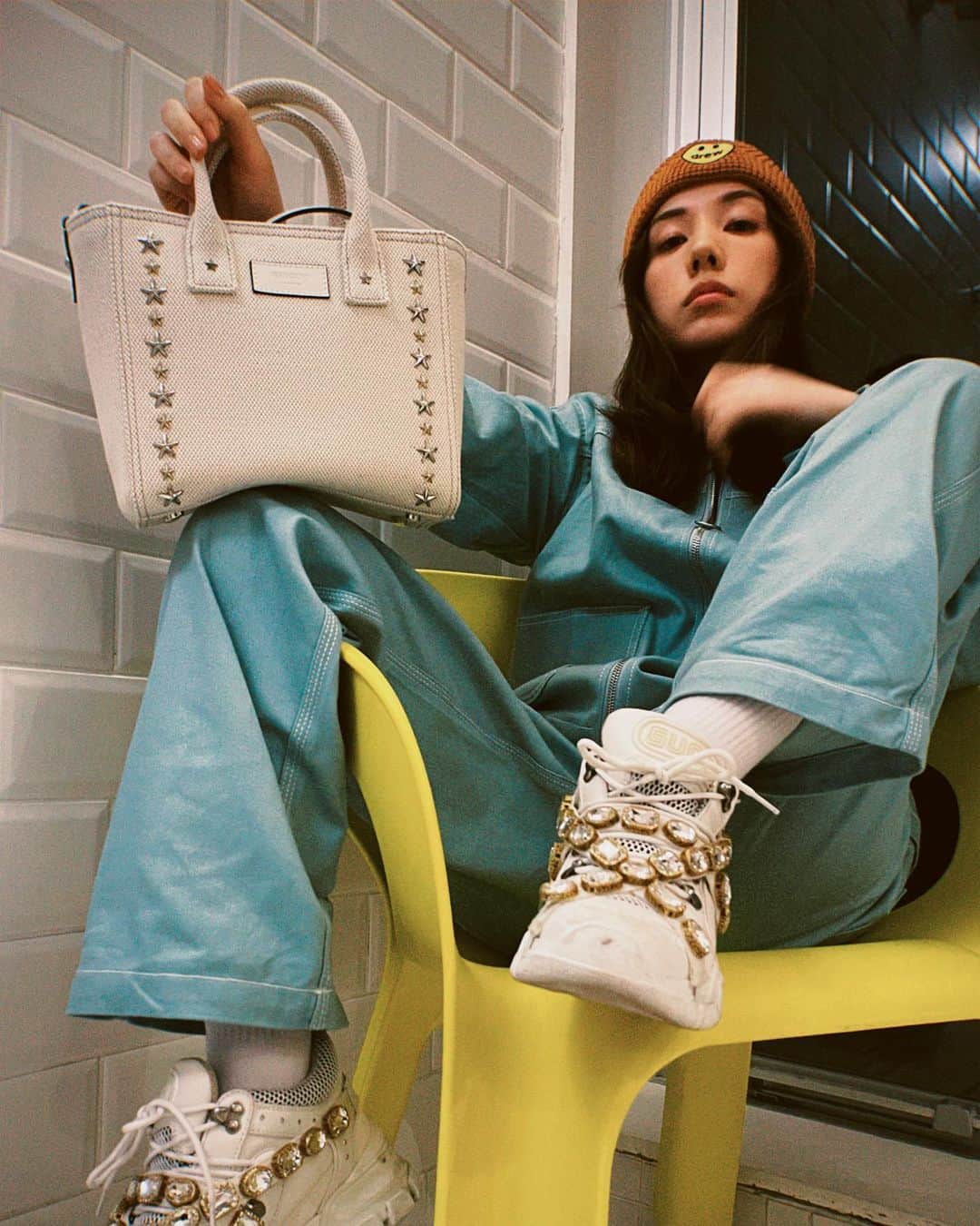 仲里依紗のインスタグラム：「お気に入り🌸これくらいのサイズが1番使いやすい👜⭐️⭐️⭐️⭐️ @jimmychoo  #jimmychoo #ジミーチュウ」