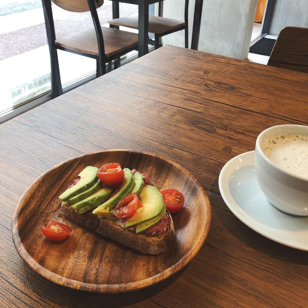 太田江莉奈さんのインスタグラム写真 - (太田江莉奈Instagram)「.  Vegan cafe 🌿  ある日の朝ごはん🍴  . .  #sonusonu #vegancafe#avocadotoast  #avocado#morning#hummus  #天神カフェ#ヴィーガンカフェ」3月27日 20時17分 - erina_o_