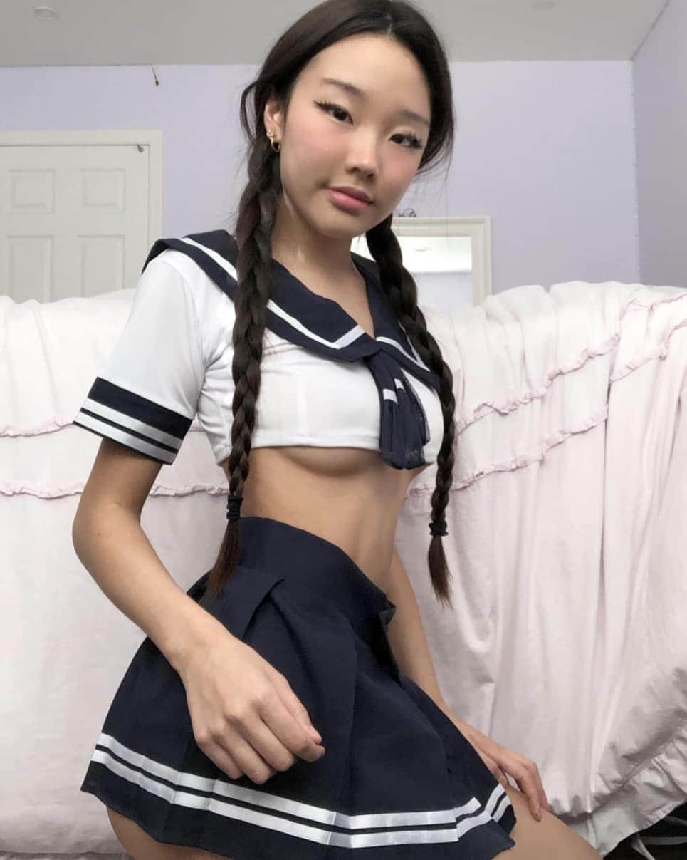 アジアンモデルのインスタグラム：「🎥 @asian_loli.mp4 – follow and get daily asian lewd videos 🤪🍭  Is my second page with hot asian videos 🔥」
