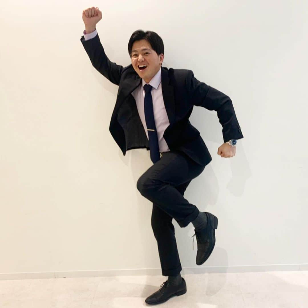 読売テレビアナウンス部のインスタグラム：「来週から、 #朝生ワイドすまたん に 大野アナが仲間入り！！✨  がんばるぞー！のポーズ！！ 気合いたっぷりです💪  皆様、どうぞよろしくお願いいたします！！」