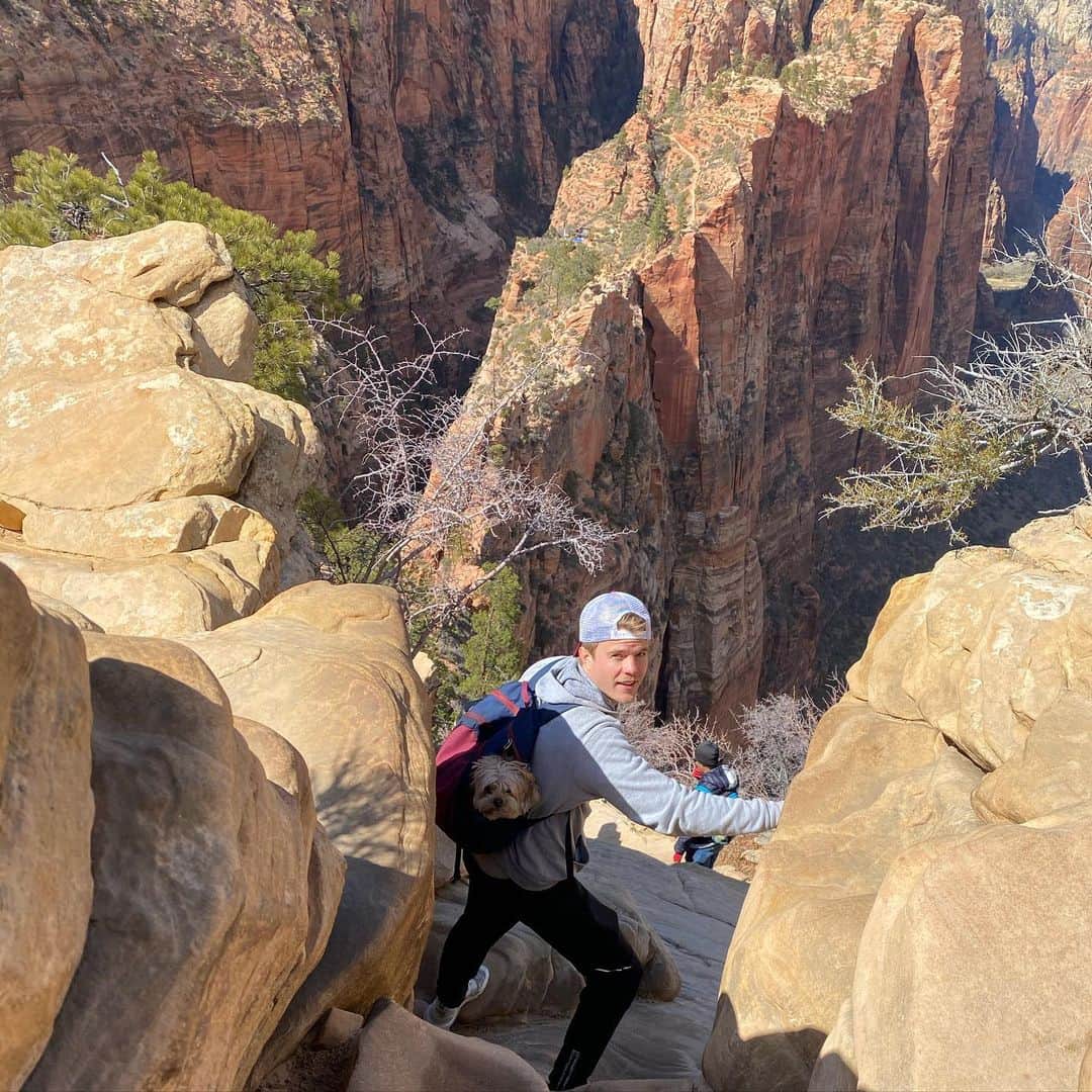 グレアム・ロジャースのインスタグラム：「Zion Zion Zion」