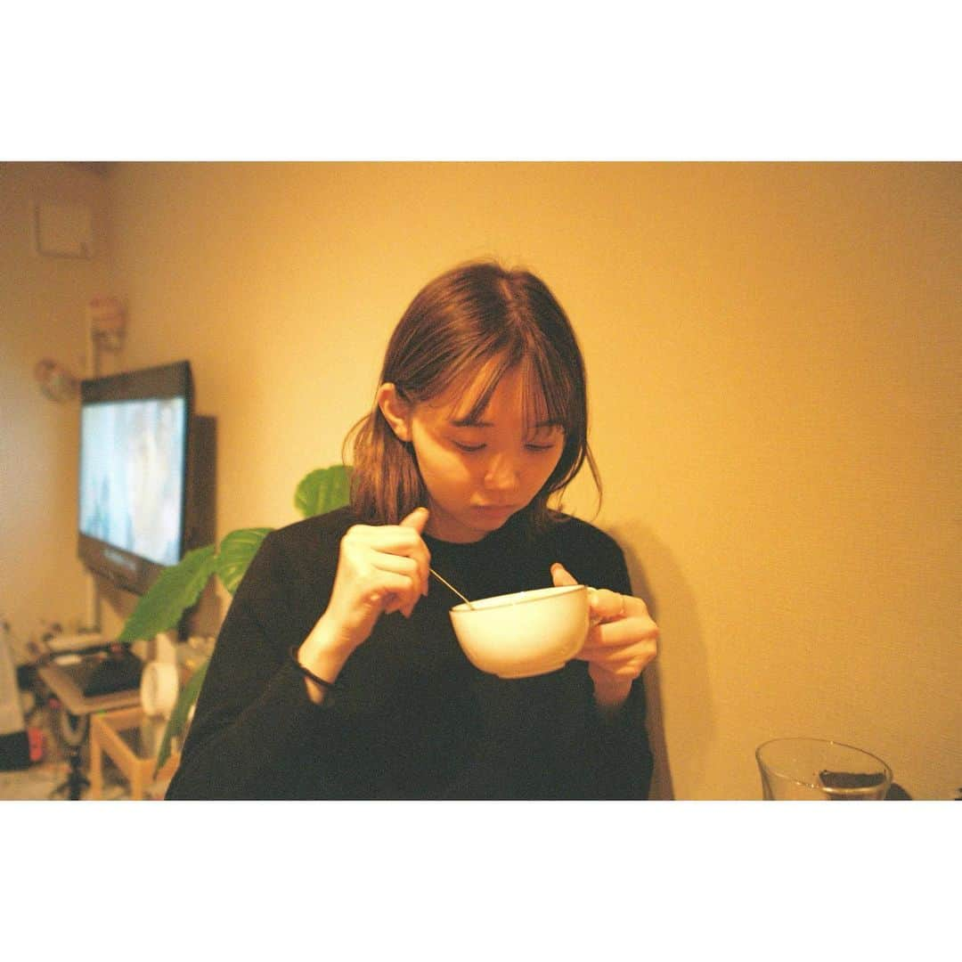 江野沢愛美さんのインスタグラム写真 - (江野沢愛美Instagram)「日常のいちまい 土日だ〜みんななにしてるのよって話 #2枚目はおいCのポーズ」3月27日 13時36分 - enosawa_manami