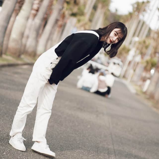 中野妃菜のインスタグラム：「逗子に行った時声かけていただいてカメラマンさんに撮影してもらいました☺︎ #逗子　#カーハート　#カメラ」