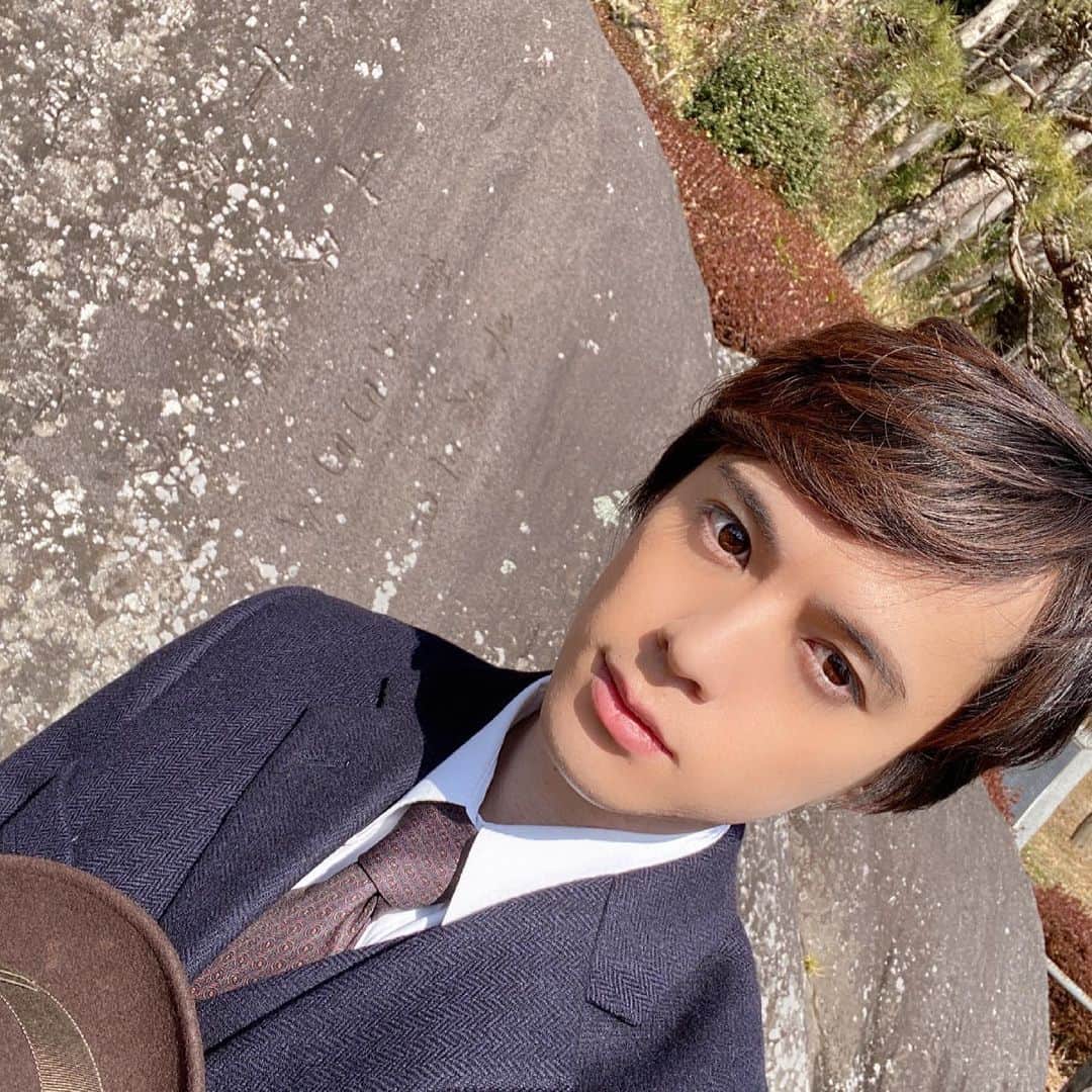 横田龍儀のインスタグラム：「今週の自撮り。  霞の国 ヒストリア　 ～二本松の偉人　高橋信次～ 福島でご視聴頂いた皆様ありがとうございました。 福島の偉人を演じることができ 幸せです。 こうやって 凄い人がたくさんいて この現代を創ってきたんだなと考えると 知れば知るほど面白い事ってたくさんありますね！ これからも いろんな歴史を知っていきたいと思います！  #今週の自撮り #高橋信次　さん #横田龍儀」
