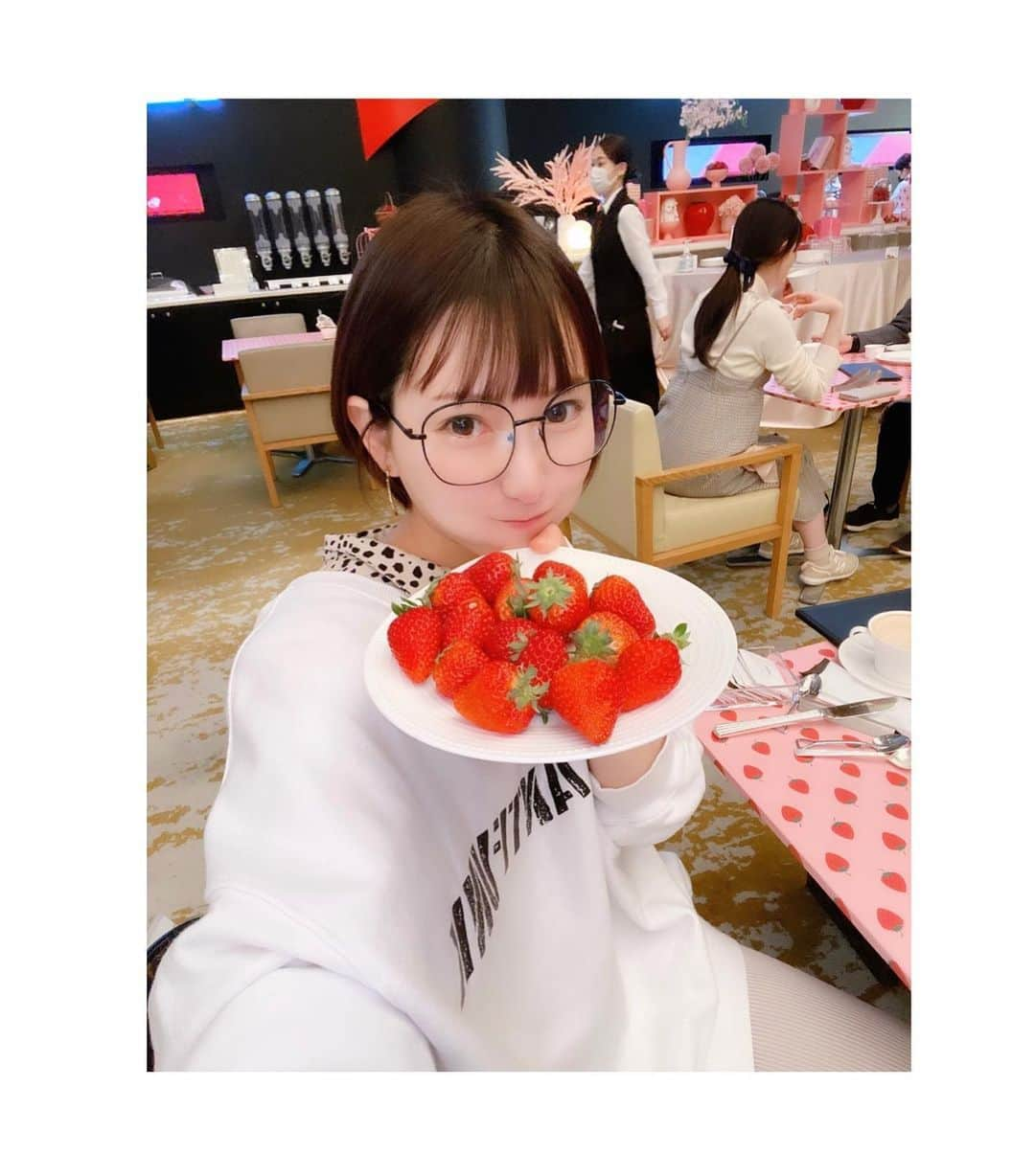 丸の内OLレイナ（美容）さんのインスタグラム写真 - (丸の内OLレイナ（美容）Instagram)「🍓🌸素顔🍓🌸  #みゃーこ #デート」3月27日 17時22分 - reinapanty2