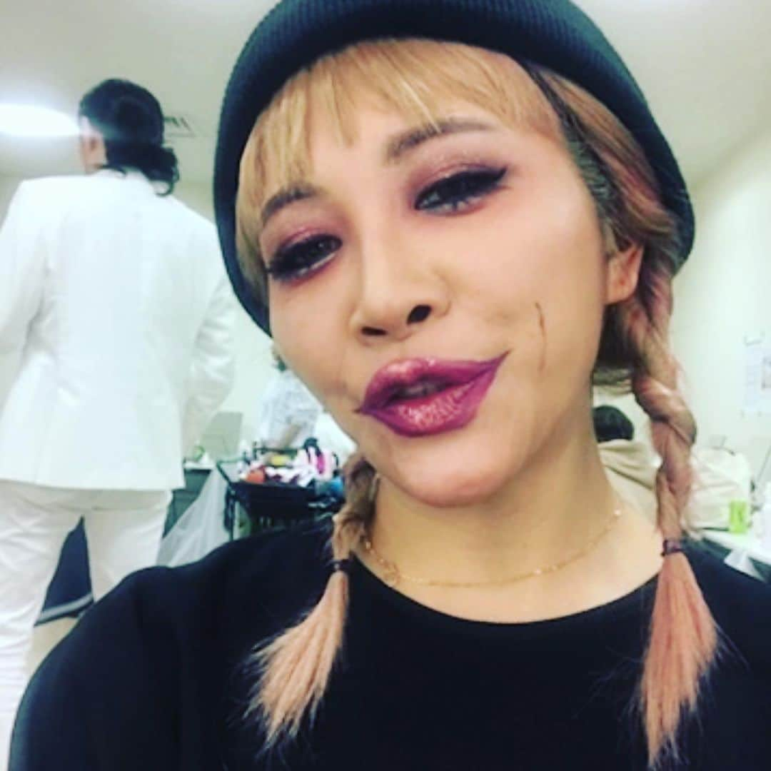 ミラクルひかるさんのインスタグラム写真 - (ミラクルひかるInstagram)「探していた写真が出てきました❣️ その時は必死過ぎてあっとゆうまに時が経っておりましたが（子育て風味）。 #ものまねメイク　#ものまね紅白歌合戦 #ミラクルひかる　#加藤ミリヤ」3月27日 17時42分 - miracle_hikaru_official