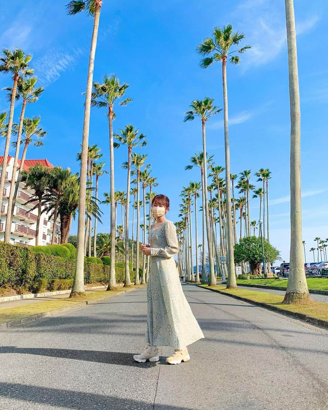 Kanaさんのインスタグラム写真 - (KanaInstagram)「ㅤ ㅤ 新しいワンピとスニーカー🐒🌸 ㅤ 良い天気の日に下ろせて 最高だったな〜👟🤍🌈 ㅤ ㅤ ㅤ ㅤ ⛵️🌴🌺 ㅤ ㅤ ㅤ ㅤ ㅤ ㅤ #kana_code #逗子マリーナ #ヤシの木 #ラグナムーン #リーボック #スニーカー #ココディール #小花柄 #ワンピース #スニーカーコーデ #厚底スニーカー #スニーカー女子 #ポンプフューリー #リーボックポンプフューリー #zushimarina #palmtrees #ootd #lagunamoon #reebok #instapumpfury #cocodeal」3月27日 18時11分 - kalnnas2