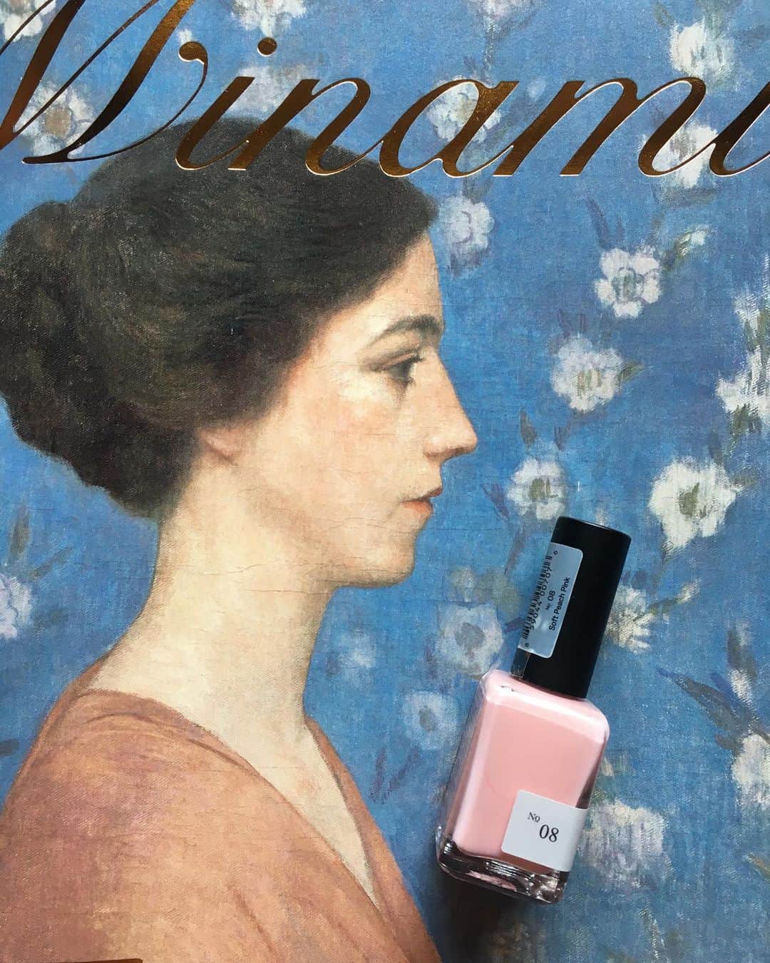のインスタグラム：「爪にめちゃめちゃ優しいサンデイズの新色。 08 ソフトピーチピンク 桜の花びらを、ぎゅっと凝縮したような、この季節にぴったりの色をずっと探していた🌸 いちごミルクみたいでもあるね🍓🥛 #sundaysnailpolish」