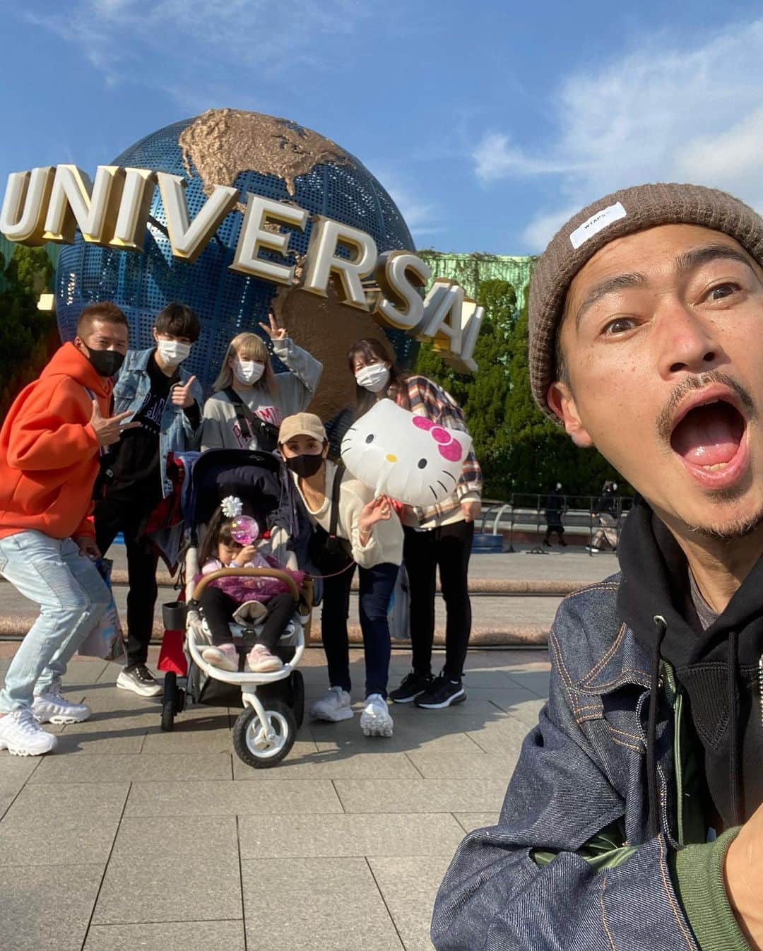 PINKYさんのインスタグラム写真 - (PINKYInstagram)「USJ🎡🎢🎠🏰🌟  今年初USJは宮本家と👨‍👩‍👧‍👦👨‍👩‍👧‍👦❤️  夜は通天閣の近くで串カツdinner🍤🍢🌟  大阪満喫！な一日でした🤗🌈❤️  ・・・ #love #happy #family #mamalife #usj #ユニバーサルスタジオジャパン」3月27日 18時40分 - shanti_pinky_shanti