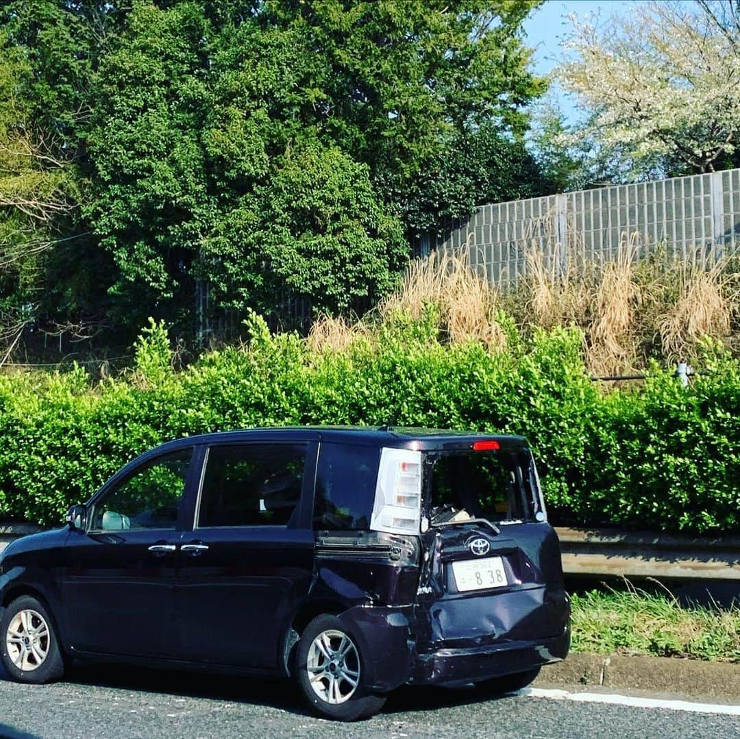 金村義明さんのインスタグラム写真 - (金村義明Instagram)「横浜町田！この事故で2時間42分運転フラフラや！ あちこち環八も人だらけ！ 自宅でゆっくり風呂入って 姫路徳次郎さんからの肉で 焼きしゃぶ！ 船場湯木のカレーで〆て 姫路キャベツのお母さんからの小玉スイカ🍉食べて 珈琲&エクレア もう19時　　早よ寝よ！」3月27日 19時17分 - yoshiaki_kanemura