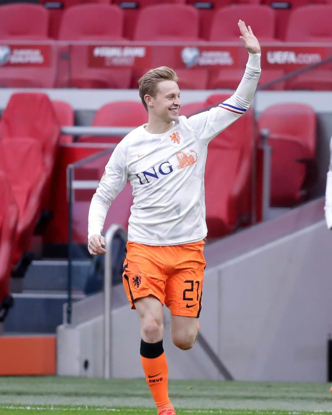 のインスタグラム：「Good win and happy to see some fans again 🏟🧡🤩」