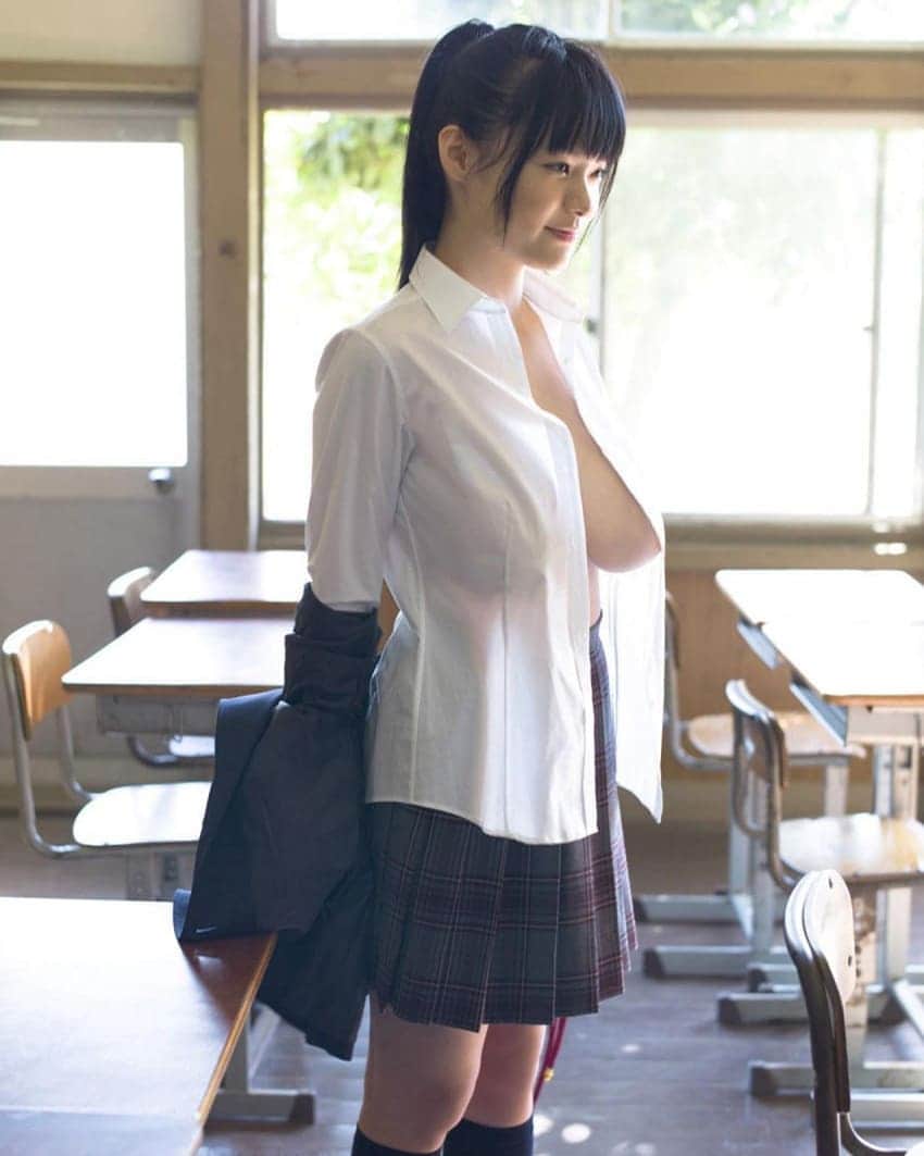 アジアンモデルのインスタグラム：「Hot student 🔥 💕 @asian_loli.mp4 — asian hot videos 🔥  💕 @asianmodel.place — asian models community 💕 💕 @loli.thread — cute and hot asian girls daily 🤤」
