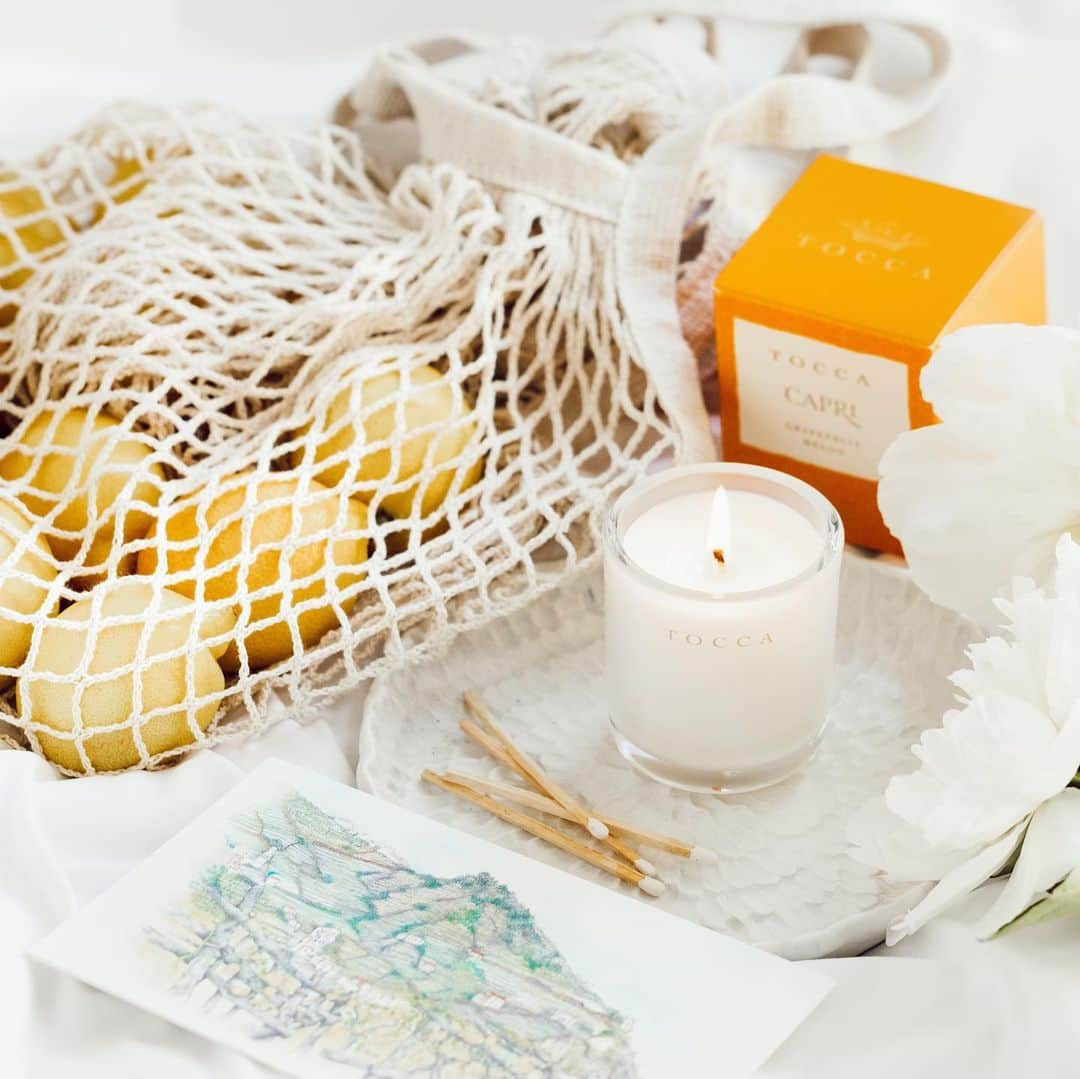 トッカさんのインスタグラム写真 - (トッカInstagram)「The Italian coastline doesn't feel so far away with our Capri Candela 💛  Uniquely beautiful and richly fragranced with our classic scents, our luxurious hand-poured candle will captivate your senses. Tap to shop yours⁠⁠ ⁠⁠ ⁠⁠ ⁠⁠ ⁠⁠ ⁠⁠ #tocca #scents #eaudeparfum #fragranceoftheday #scentoftheday #stayfresh #perfume #fragrance #luxury #musthave #treatyoself #treatyourself #luxurylife #beauty #parfum #perfumeoftheday #nicheperfume #instalove #giftguide #giftsforher」3月28日 5時38分 - tocca