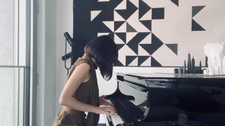 のインスタグラム：「Join us on @dgclassics celebration of #worldpianoday - it will start tomorrow (March 28th) at 3pm CET🤗 - link in bio」