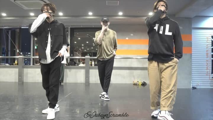穴井隆文のインスタグラム：「スイートスポット / 東京事変﻿ ﻿ ﻿ with﻿ @masa0410money  @zange_integma  ﻿ ﻿ 久しぶりに昔のフリを🕺﻿ と思ったらマニーも来てくれて、なんだか懐かしい日でした💡﻿ 来てくれたみんなありがとー🙏﻿ ﻿ #sweetspot #東京事変﻿ #dance #lesson」