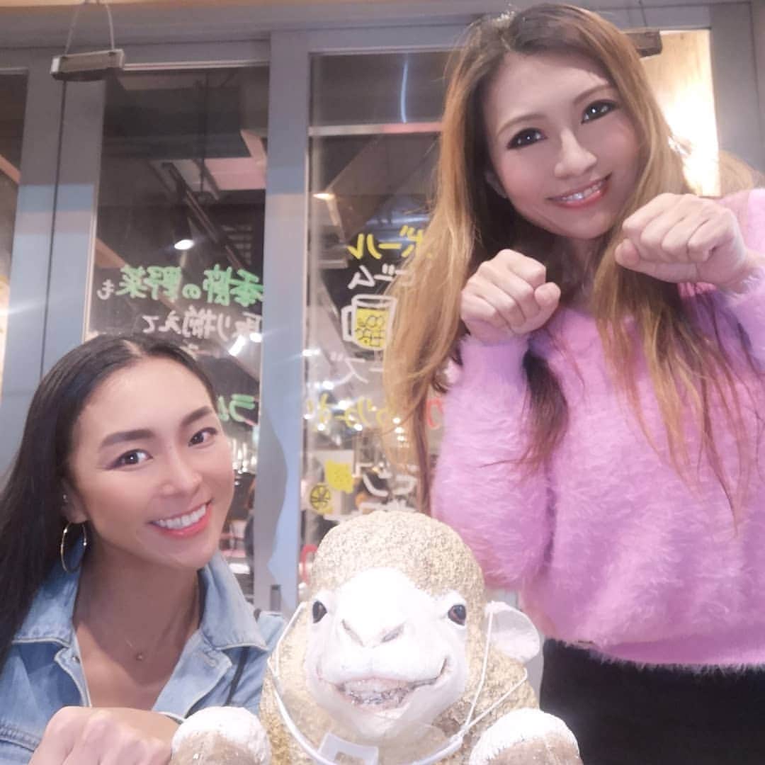 のインスタグラム：「. しほちゃん @shiho_ifbbpro とデート❤ 今夜はラム食べてきたー🐏🐏🐏 ヘルシーで美味ちい🥩✨ マトンもいいけどラムもいいね😋  #湘南 #shonan #湘南ライフ #ラム #羊 #ラム肉 #ジンギスカン #date #dinner #love #マトン #モンゴルが懐かしい」