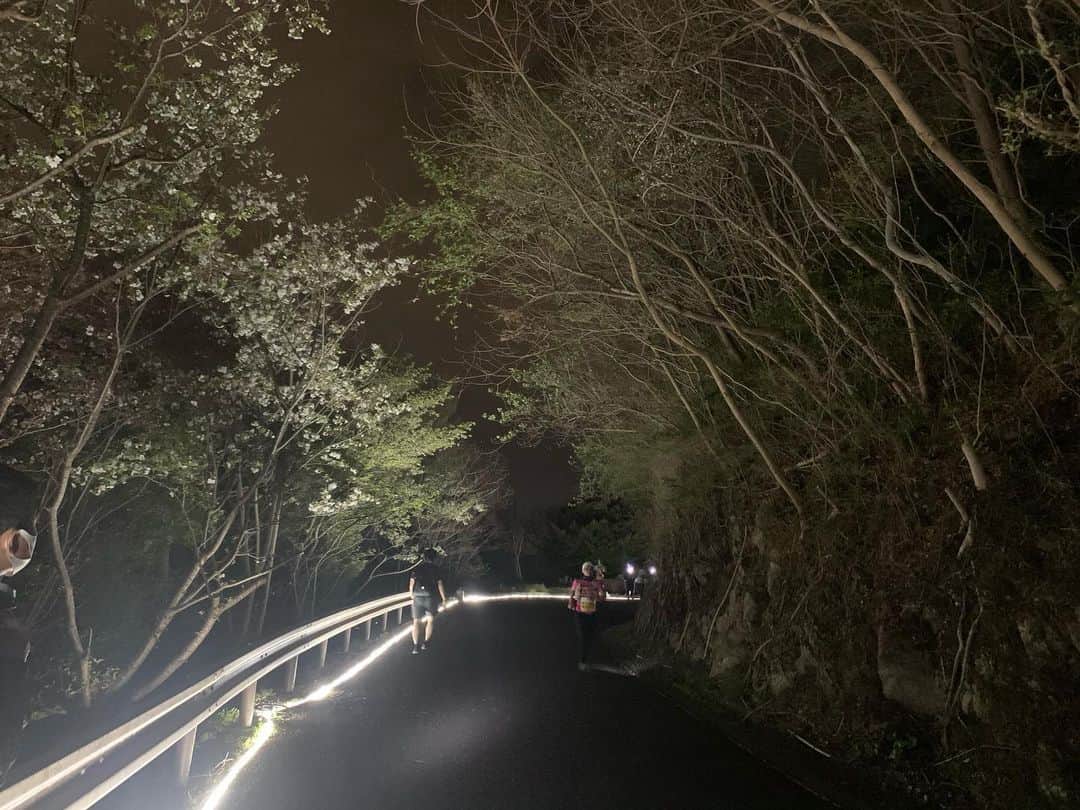 中村優さんのインスタグラム写真 - (中村優Instagram)「『寛平アメマナイトマラソン』なかなかハードなコースですが、夜景や夜桜が綺麗でとっても良い大会でした🌸✨トコチャンワイドのキャスターの皆も全員完走おめでとうございます💕」3月27日 22時05分 - nkmr_yu