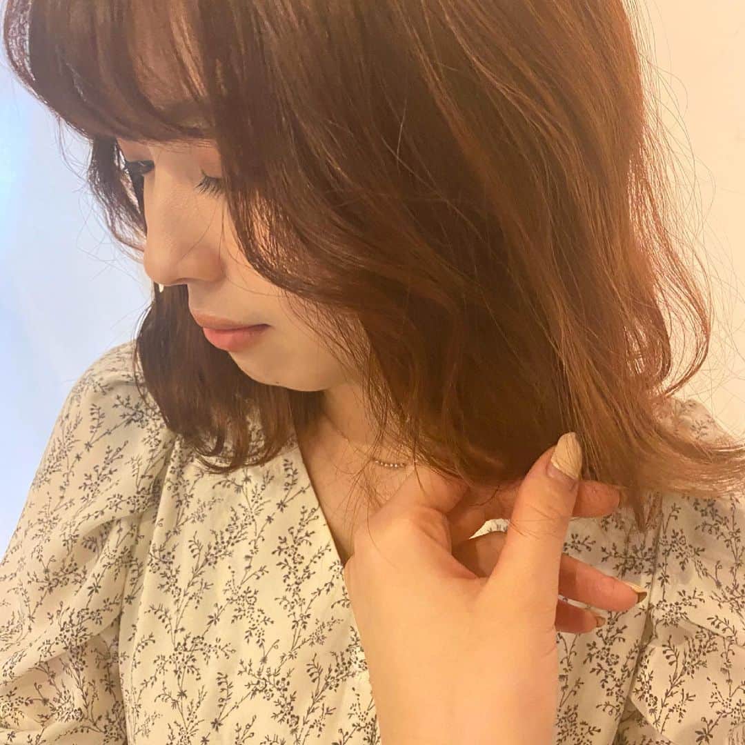 吉原奈緒花のインスタグラム：「. . .  赤とｵﾚﾝｼﾞを足してもらいました❤️🧡  若いうちに髪の毛で楽しもうと決めました。  #haircolor #hairstyle #hair」