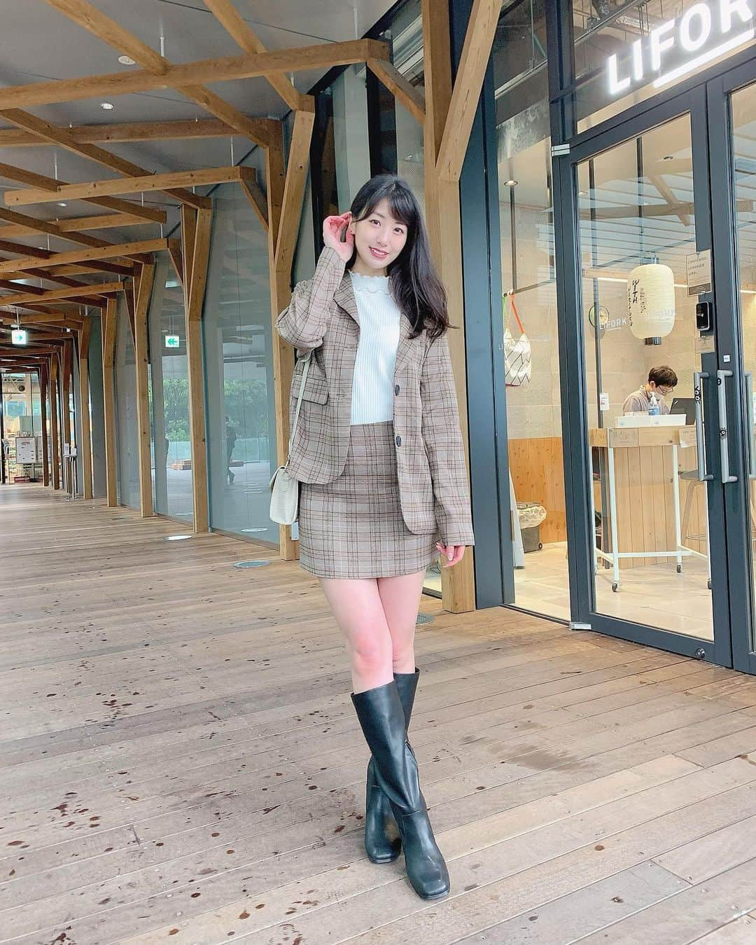 関根ささらさんのインスタグラム写真 - (関根ささらInstagram)「セットアップ♡ . . 雨降っててめちゃくちゃに寒かった日…☔️ こちらも時差投稿ですが半周回って逆にちょうどいい季節になりました🌸笑 . . 寒すぎて寒暖差アレルギー出ちゃってる🥺🥺❄️ . . #コーデ記録 #コーデ #私服 #春服 #と見せかけて #秋服 #springfashion #setup #jacket #ジャケット #ジャケットコーデ #ootd #outfit #outfitoftheday #fashion #japanesegirl #withharajuku #原宿 #harajuku」3月27日 22時56分 - sasarasekine