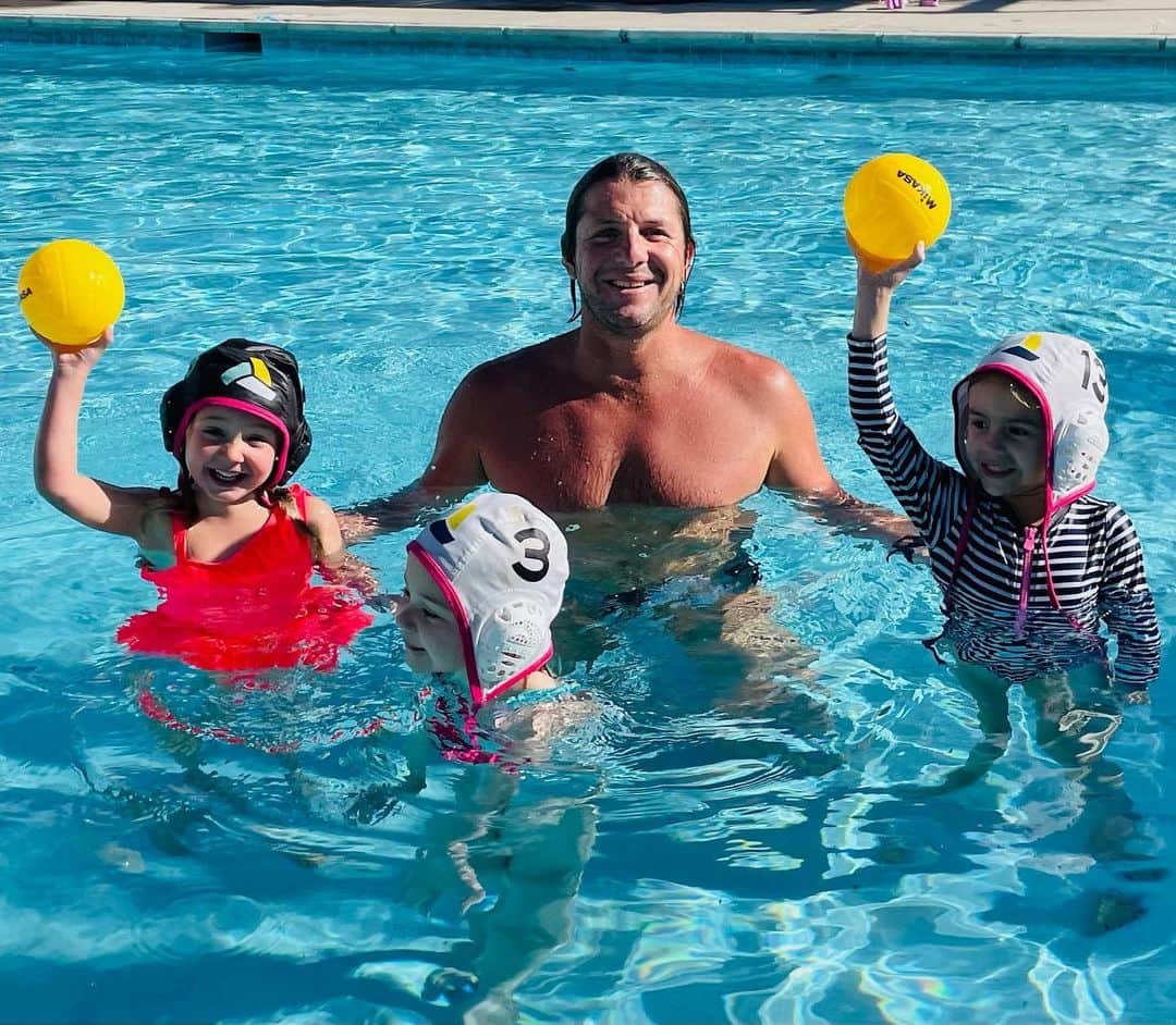 トニー・アゼベドのインスタグラム：「My new Wednesday’s with these 3! 😊」
