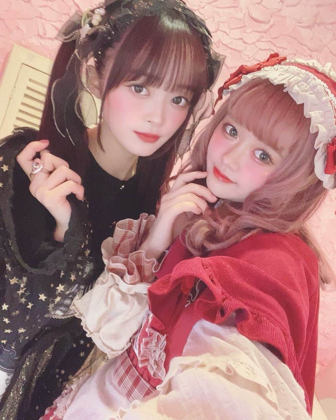 雨森セラのインスタグラム：「セラクロ💜🖤  #ロリータ #ロリータファッション #ロリータ #lolitafashion #lolita #お人形 #ドール #ドールメイク #うさ耳 #ピンク #ピンクベージュ #撮影会 #アイドル #純情のアフィリア #アフィリア #雨森セラ #snowdroptosaintmaria #スノマリ #優希クロエ」