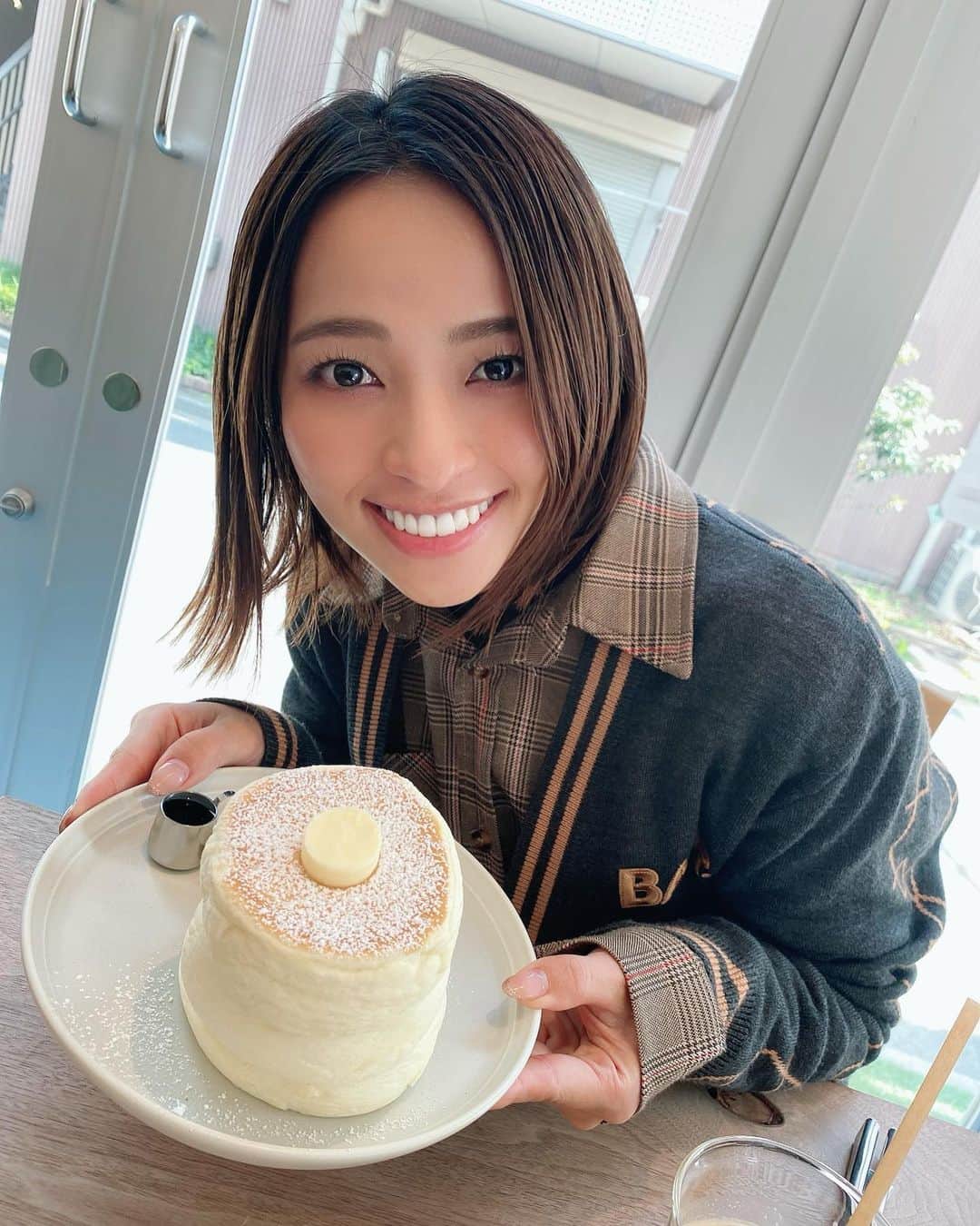 水崎綾女さんのインスタグラム写真 - (水崎綾女Instagram)「2番目のお姉ちゃんが 高円寺にパンケーキ屋さんを出したよ☺️🧡 明日オープンでっす！！ @aimu_tokyo AIMU/アイム ふわふわのパンケーキなんだけど、ナチュラル素材で作っていてベーキングパウダーとかは入ってないの🥞🧡 パンケーキ好きな女の子も、男の子もぜひ食べに行ってみてね〜♫♫♫ お姉ちゃん、開店おめでとう🧡 #パンケーキ #🥞 #ホットケーキ #sweets #デザート #高円寺 #デートスポット #デート #女子会 #スイーツめぐり　#高円寺カフェ」3月28日 0時11分 - misakiayame