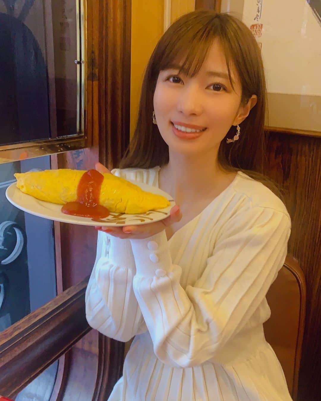 石岡真衣さんのインスタグラム写真 - (石岡真衣Instagram)「. 今日はヨシカミのオムライス食べたからご機嫌な1日でした💛 . オフは基本ナチュラル💄が好き。」3月28日 0時08分 - ishiokamai