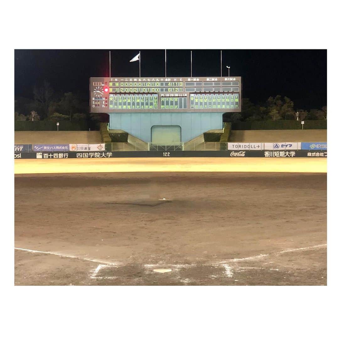 白戸ゆめのさんのインスタグラム写真 - (白戸ゆめのInstagram)「⚾️ . NPBに続いて 四国アイランドリーグPlusも開幕！ . 開幕戦は気持ちのいい白星🌟 きょうはたくさんの収穫があったなあ 今季のガイナーズへの期待が高まった1日でした👼 . 後輩の在間アナも実況の練習で一緒に取材🎤 2人とも野球大好きすぎて ずーっと野球の話してるね笑 この夏の在間くんの実況の成長もまた楽しみですね🙈 . 試合の様子は月曜日の News Park KSBでお伝えします🐾 . そしてロンハー見たよとご連絡下さった皆さん ありがとうございました😊嬉しかったです！ 4年目になりますがこれからも 変わらず白戸らしく頑張りますので 応援お願いします📣💚 . ちなみに巨人ファンの私ですが 開幕戦の亀井のサヨナラ弾や2連勝に ウキウキしております🧡 ガイナーズもジャイアンツも頑張れ〜！ . それでは おやすみなさい😴 . #香川 #スポーツ #スポーツ女子 #野球 #野球女子 #プロ野球 #開幕 #開幕戦 #四国アイランドリーグplus #香川オリーブガイナーズ #ガイナーズ #勝利 #先発は #近藤壱来 #中継ぎは #近藤一樹 #監督は #近藤智勝 #近藤兄弟 #近藤がいっぱい」3月28日 0時31分 - yumeno.s_