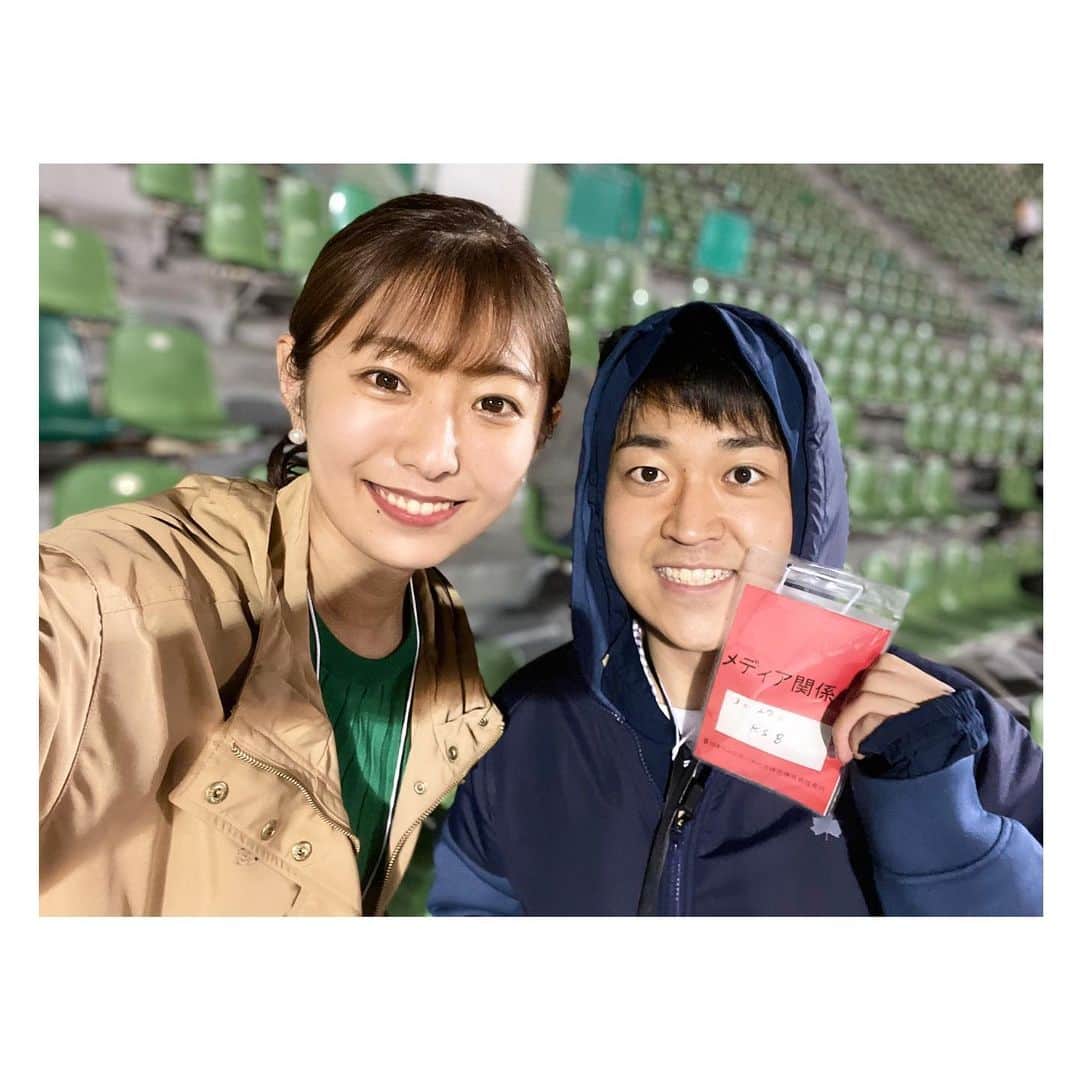 白戸ゆめのさんのインスタグラム写真 - (白戸ゆめのInstagram)「⚾️ . NPBに続いて 四国アイランドリーグPlusも開幕！ . 開幕戦は気持ちのいい白星🌟 きょうはたくさんの収穫があったなあ 今季のガイナーズへの期待が高まった1日でした👼 . 後輩の在間アナも実況の練習で一緒に取材🎤 2人とも野球大好きすぎて ずーっと野球の話してるね笑 この夏の在間くんの実況の成長もまた楽しみですね🙈 . 試合の様子は月曜日の News Park KSBでお伝えします🐾 . そしてロンハー見たよとご連絡下さった皆さん ありがとうございました😊嬉しかったです！ 4年目になりますがこれからも 変わらず白戸らしく頑張りますので 応援お願いします📣💚 . ちなみに巨人ファンの私ですが 開幕戦の亀井のサヨナラ弾や2連勝に ウキウキしております🧡 ガイナーズもジャイアンツも頑張れ〜！ . それでは おやすみなさい😴 . #香川 #スポーツ #スポーツ女子 #野球 #野球女子 #プロ野球 #開幕 #開幕戦 #四国アイランドリーグplus #香川オリーブガイナーズ #ガイナーズ #勝利 #先発は #近藤壱来 #中継ぎは #近藤一樹 #監督は #近藤智勝 #近藤兄弟 #近藤がいっぱい」3月28日 0時31分 - yumeno.s_