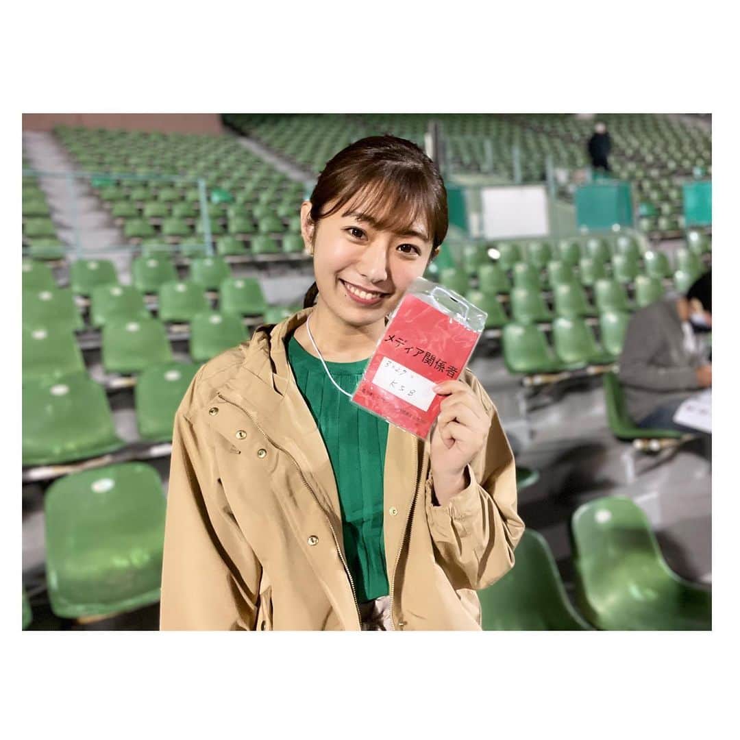 白戸ゆめのさんのインスタグラム写真 - (白戸ゆめのInstagram)「⚾️ . NPBに続いて 四国アイランドリーグPlusも開幕！ . 開幕戦は気持ちのいい白星🌟 きょうはたくさんの収穫があったなあ 今季のガイナーズへの期待が高まった1日でした👼 . 後輩の在間アナも実況の練習で一緒に取材🎤 2人とも野球大好きすぎて ずーっと野球の話してるね笑 この夏の在間くんの実況の成長もまた楽しみですね🙈 . 試合の様子は月曜日の News Park KSBでお伝えします🐾 . そしてロンハー見たよとご連絡下さった皆さん ありがとうございました😊嬉しかったです！ 4年目になりますがこれからも 変わらず白戸らしく頑張りますので 応援お願いします📣💚 . ちなみに巨人ファンの私ですが 開幕戦の亀井のサヨナラ弾や2連勝に ウキウキしております🧡 ガイナーズもジャイアンツも頑張れ〜！ . それでは おやすみなさい😴 . #香川 #スポーツ #スポーツ女子 #野球 #野球女子 #プロ野球 #開幕 #開幕戦 #四国アイランドリーグplus #香川オリーブガイナーズ #ガイナーズ #勝利 #先発は #近藤壱来 #中継ぎは #近藤一樹 #監督は #近藤智勝 #近藤兄弟 #近藤がいっぱい」3月28日 0時31分 - yumeno.s_
