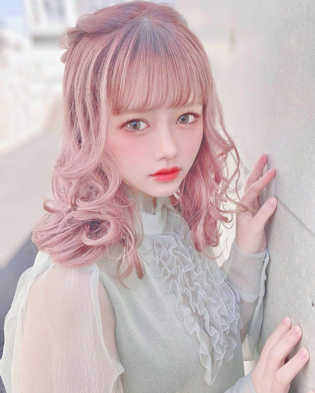 のインスタグラム：「🌸🌸🌸🌸  #ヘアカラー #ヘアスタイル  #haircolor #hairstyle  #ヘアアレンジ　#hairarrange #cute #sexy #japanesegirl #アイドル #idol #サロンモデル #サロンモデル東京 #サロモ #サロンモデル撮影 #ポートレート #作品撮り#美容室  #波巻き #ピンク #ピンクヘアー #ピンクカラー」
