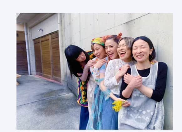 若森さちこのインスタグラム：「#なんくるないさ〜 #なんくるファイブ2021 #chara  #ガールズバンド #国際女性デー #happywomen #yellow」