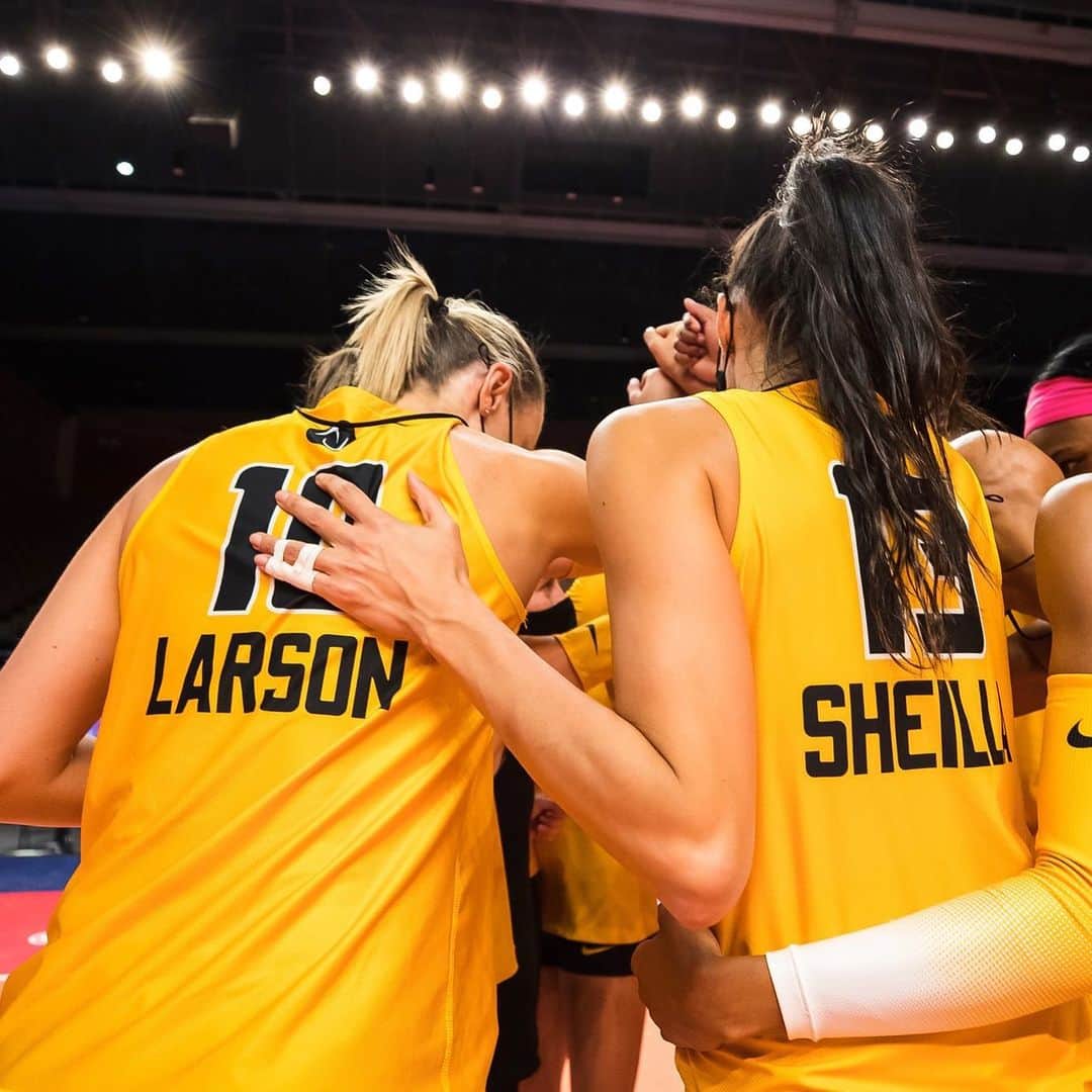 シェイラ・カストロのインスタグラム：「Last week!!! Faltam mais 3 jogos!!! Bora com tudo! #goldteam #24kmagic」