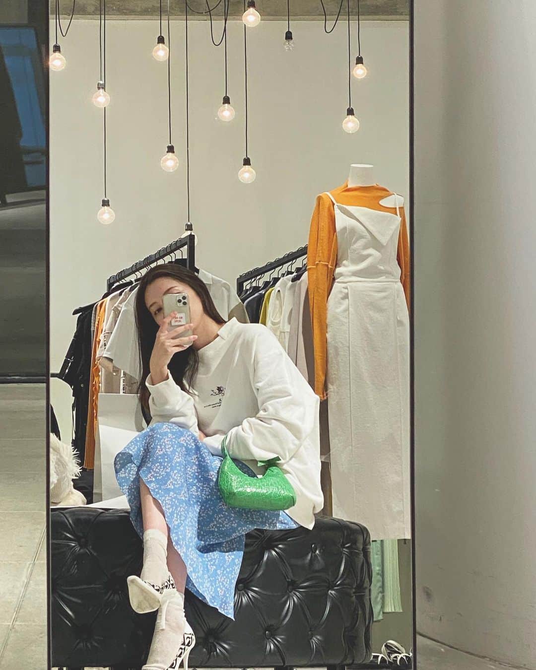 のインスタグラム：「私服とってたらともだちたちが侵入😝❤️🤳 #ericloset」