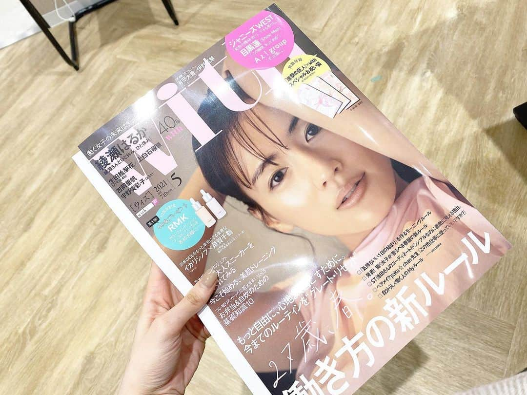 梅澤美波さんのインスタグラム写真 - (梅澤美波Instagram)「_  with ５月号発売になりました🕊  ｢この春、大人スニーカーを取り入れてみる｣企画にて 魅力的でかわいいスニーカーがたくさんでした…👟 私もどんなのゲットしようかと 探し中。  是非見てくださいませ~🤲🏻♡」3月28日 15時31分 - ume_minami.official