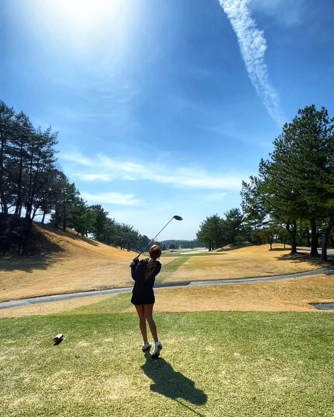 RIKAのインスタグラム：「loooove this weather！  #golf  #golfstagram #golfswing #golflife #golfgirl #golfwear #golfcourse #golfaddict #ゴルフ #ゴルフ女子 #ゴルフウェア #ゴルフスイング #ゴルフコーデ #ゴルフ好きな人と繋がりたい　#descente #descentegolf #adidas #adidasgolf #太平洋クラブ #太平洋クラブ六甲コース #⛳️ #🏌️‍♀️」